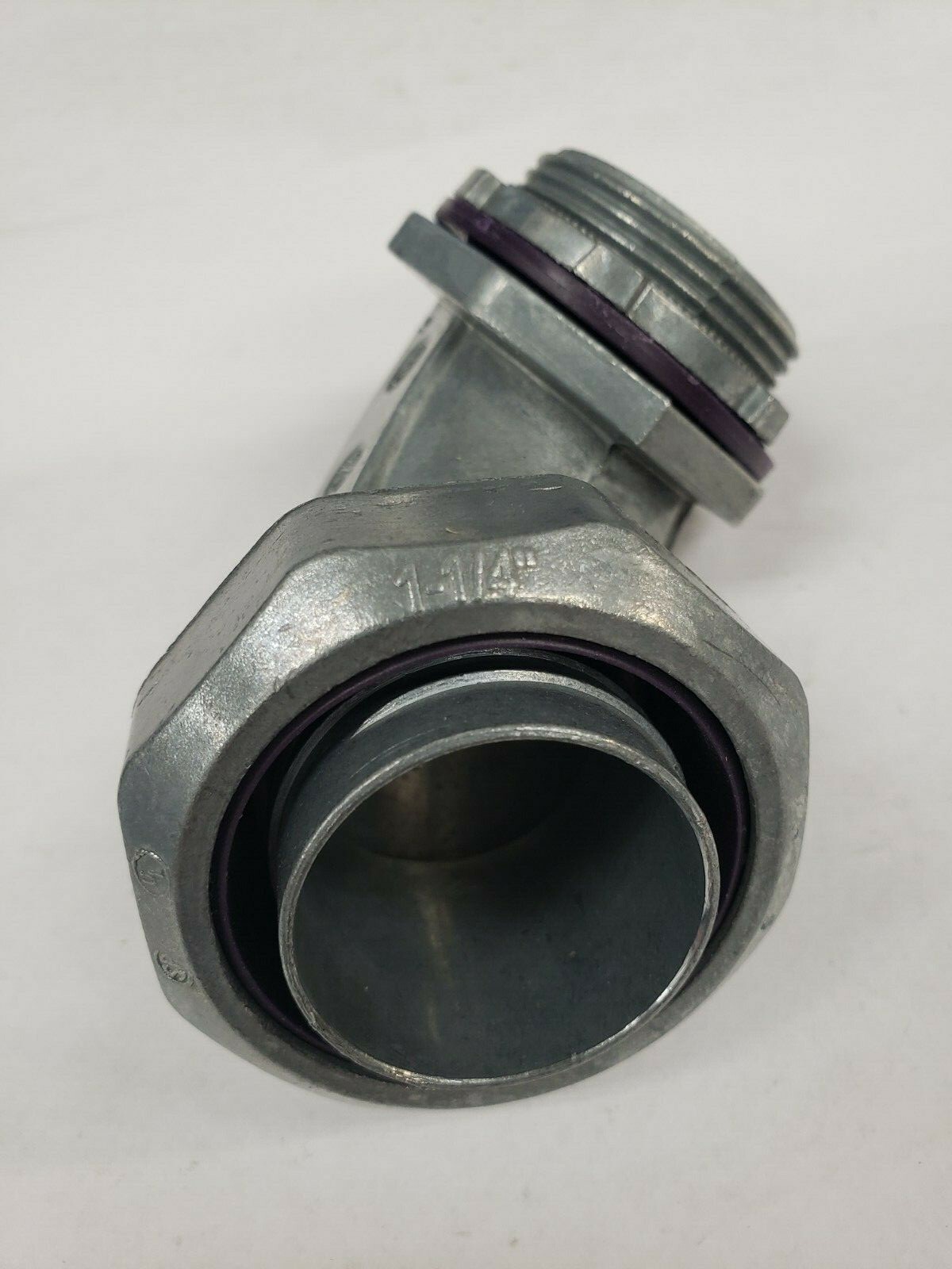 Unbranded 1-1/4″ Zinc Steel 90 Degree Liquid-Tight Connector