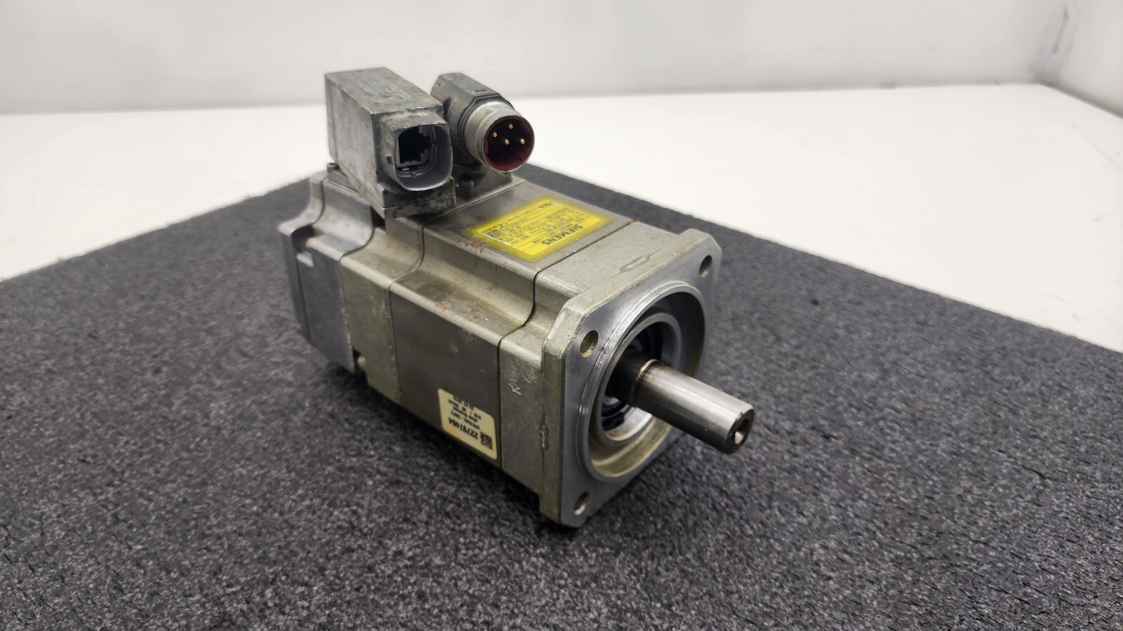 Siemens 1FK7042-5AF21-1UA0 Brushless AC Servo Motor SIMOTICS S 0.82kw