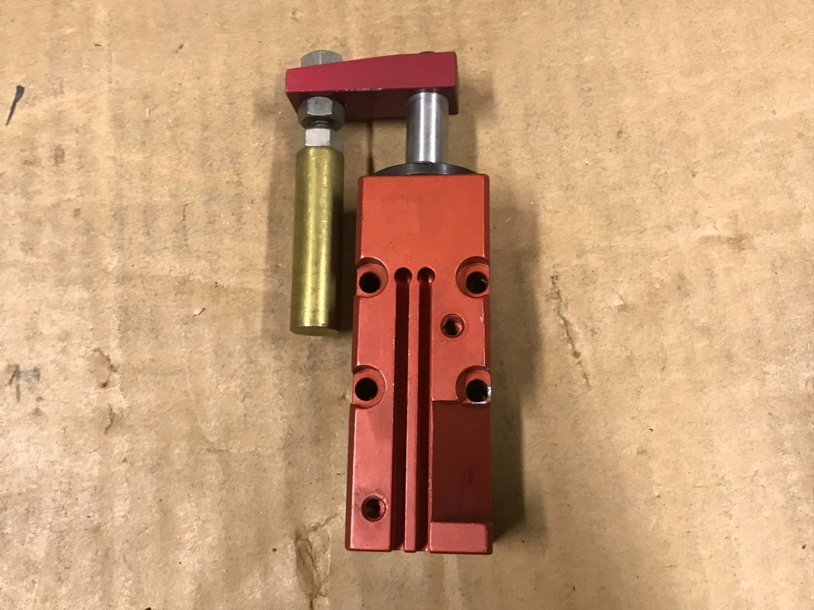 De-Sta-Co Model 8115 – Pneumatic Swing Clamp