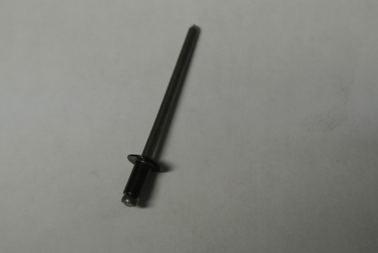1/8″ x 1/4″ POP RIVETS – ‘BLACK HEAD’ Aluminum Dome Head ~Pkg/100 🔘