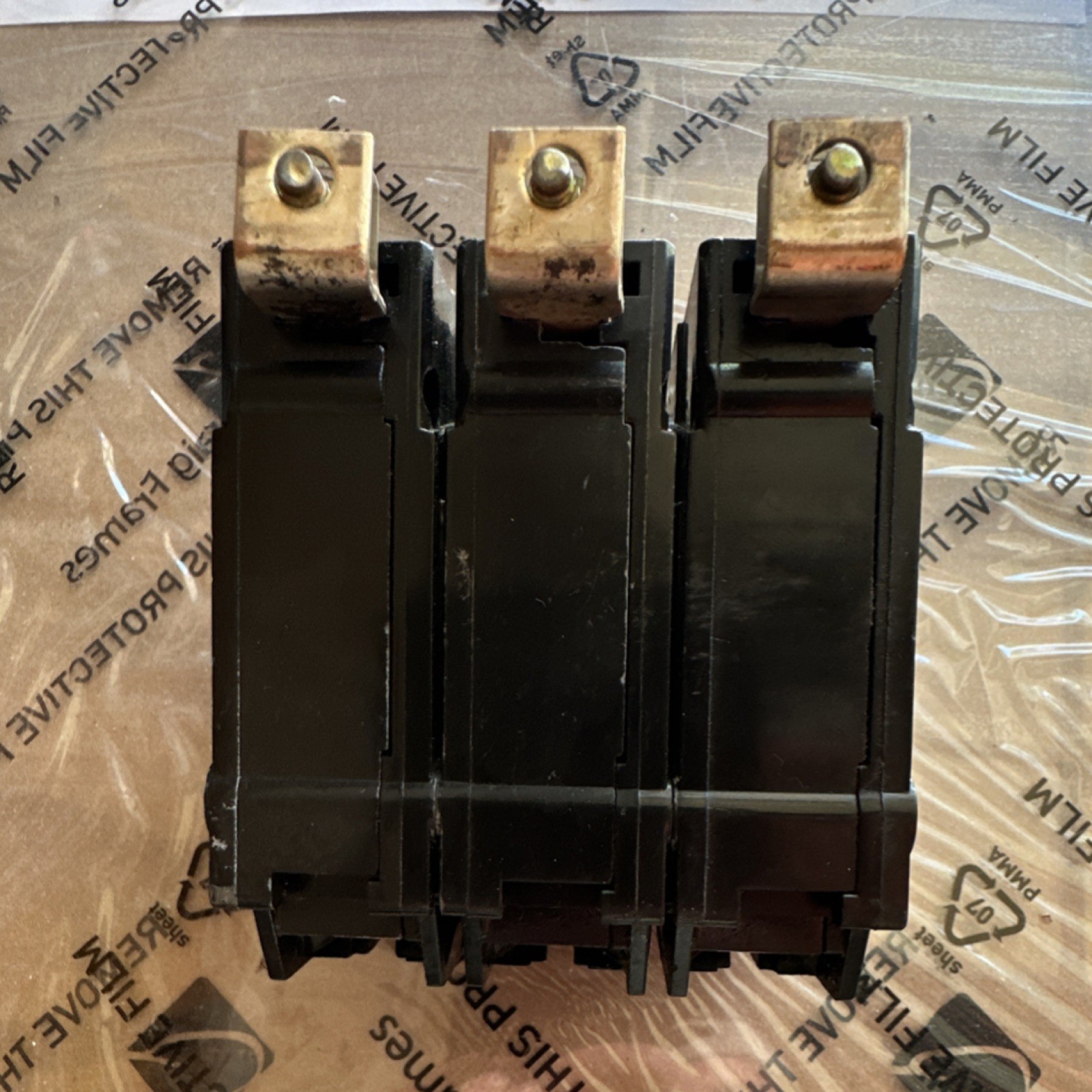 GE THQB320100 100A 3-Pole 201-250V Bolt-On Circuit Breaker Trip Indicator