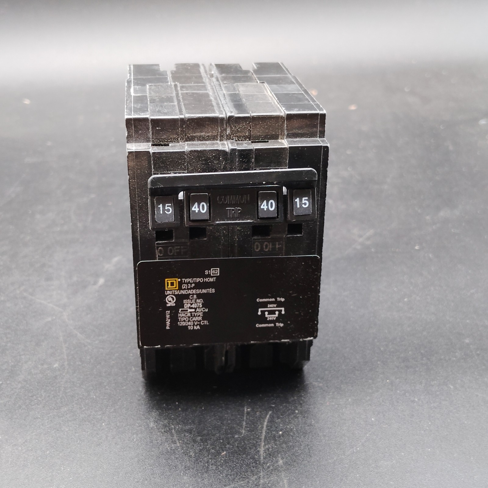 SQUARE D HOMT215240CP HOMELINE 1-15A & 1-40A 2-POLE QUAD TANDEM CIRCUIT BREAKER