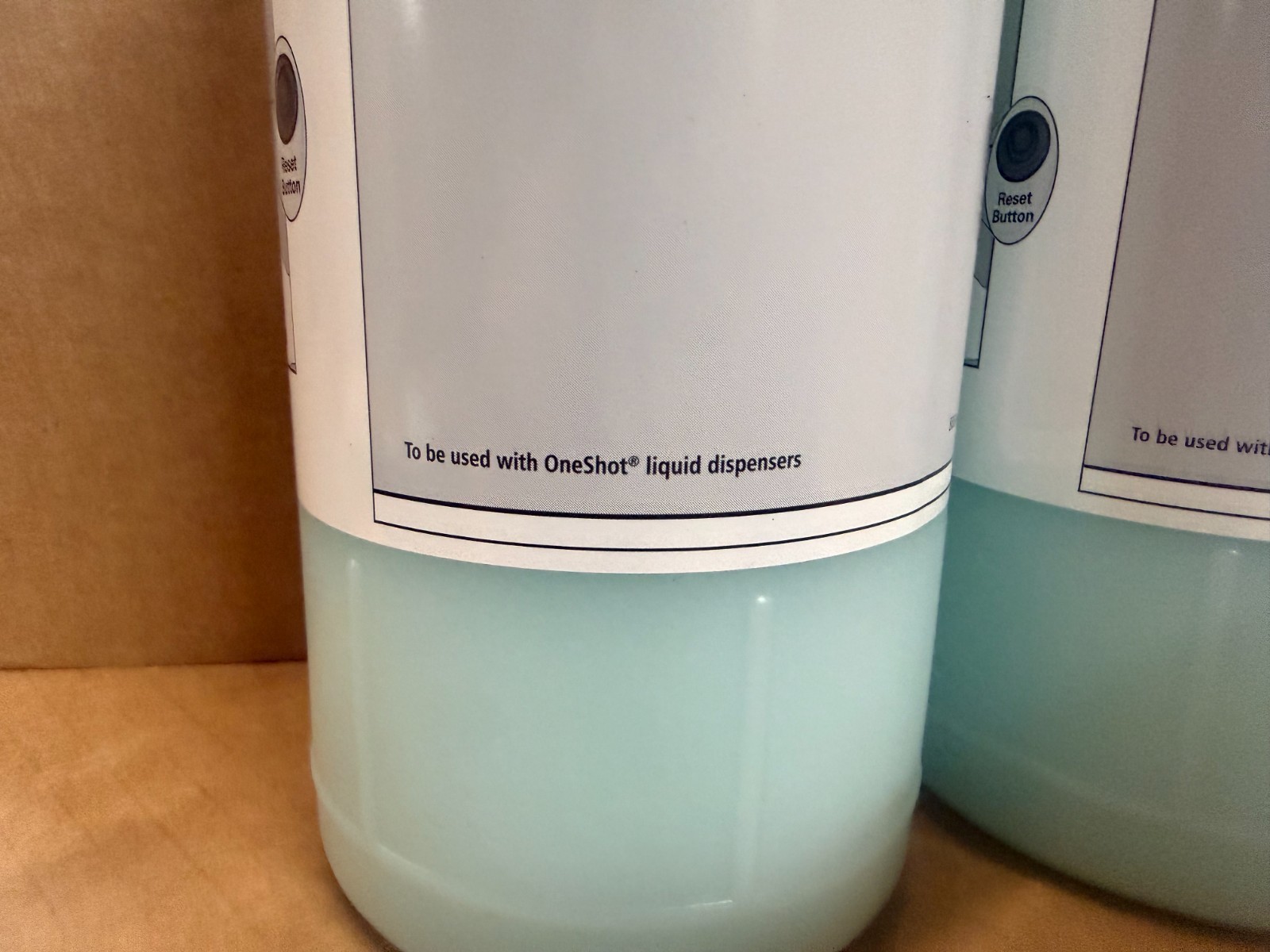 Case of 4 800ml Moisturizing Lotion Hand Soap Rubbermaid OneShot, FG4013111