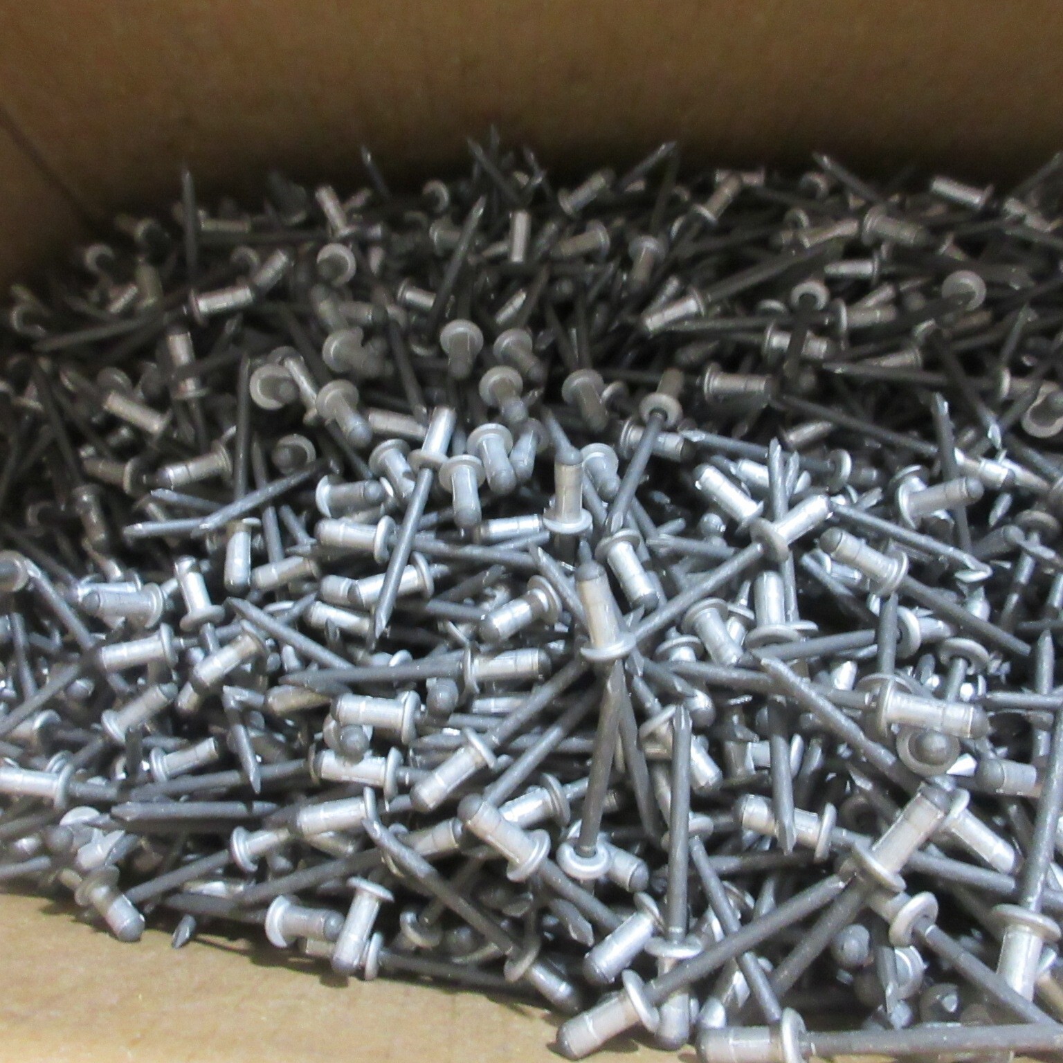 100 LOT Avdel Avex Rivets 1601-0613