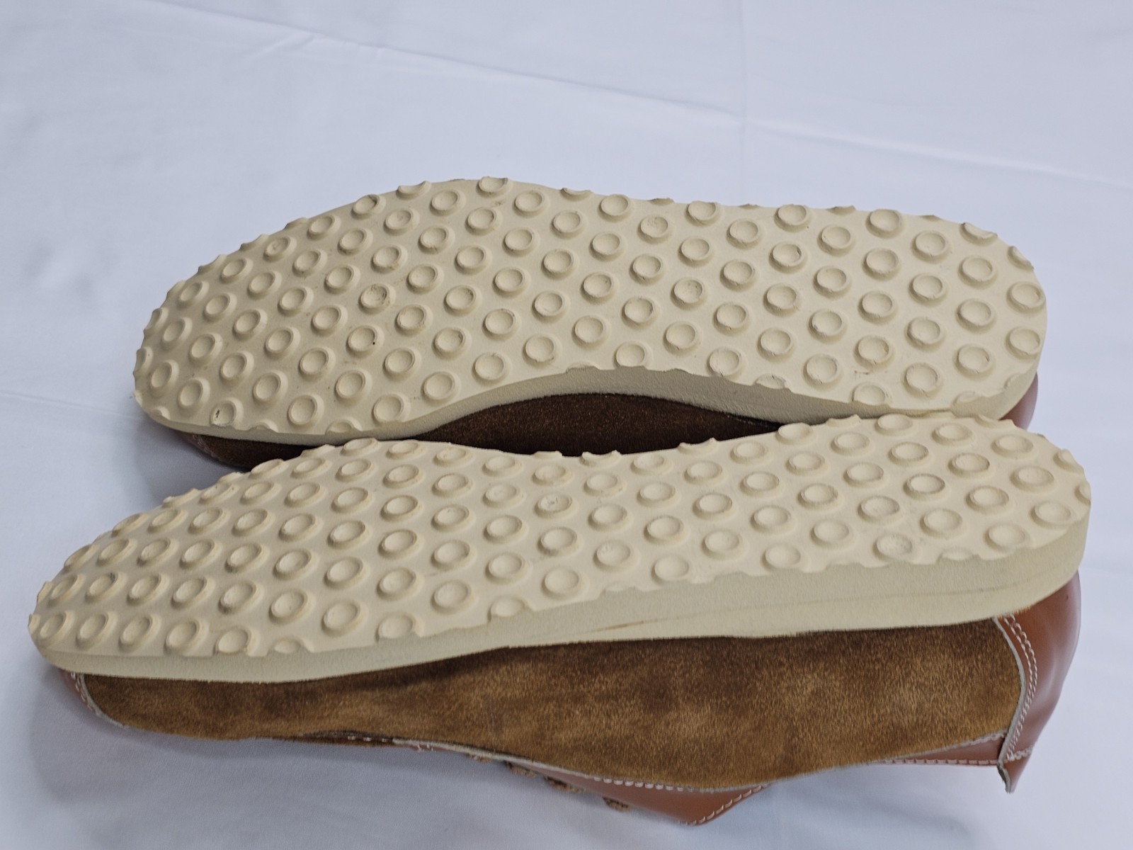 Lehigh Safety Shoe w Lockrim Steel Toe Box Men 9.5M, 2-Tone Tan Suede Leather