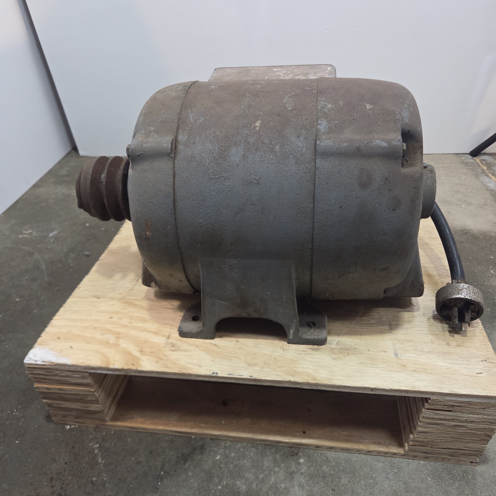 Delco Electric Motor 2HP 1725 RPM 115/230V Frame 213 C540 USA Freight Ready