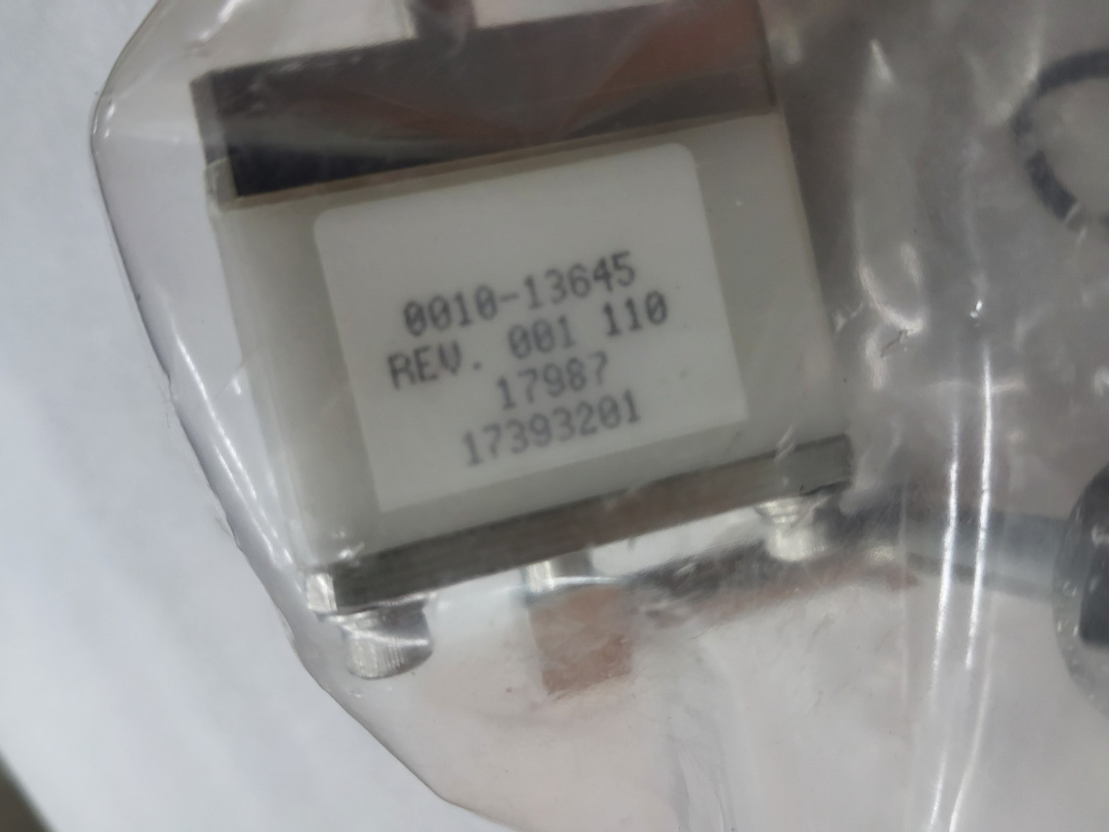Applied Materials 0010-13645 GASLINE, ISOLATOR, MIXED, HT BESC AMAT