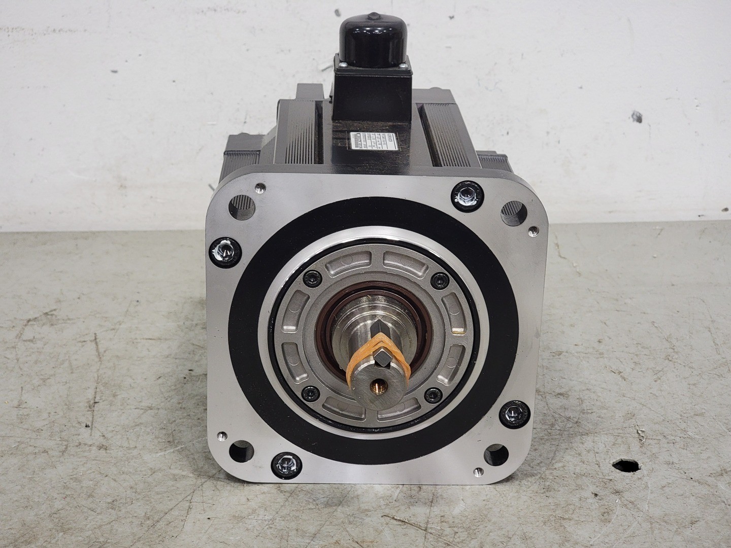 SURPLUS NEW Yaskawa SGMRS-37A2A-YR13 3700W AC Servo Motor – Electrical