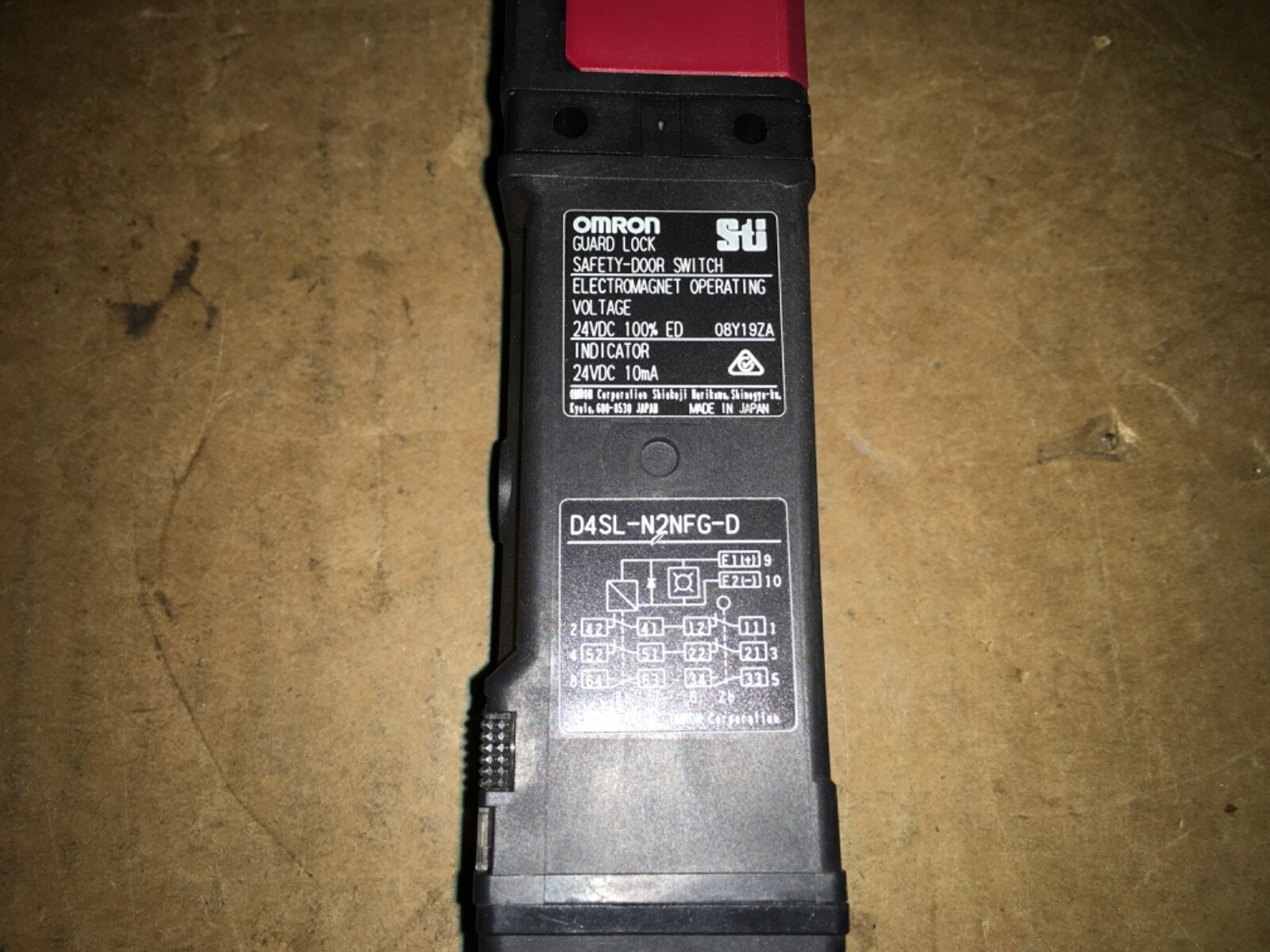 Sti, Omron guard lock, safety door switch, D4SL-N2NFG-D, 24vdc, LG-366