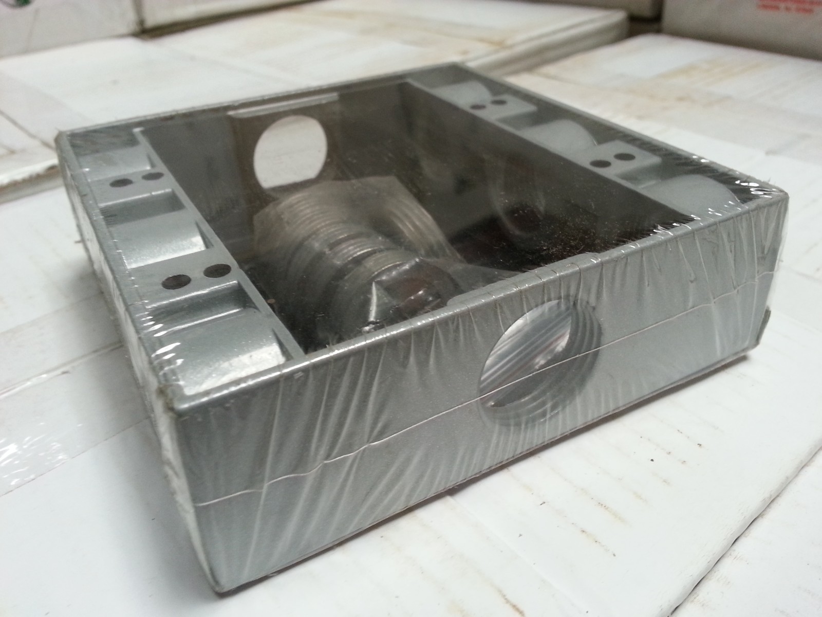 Weatherproof 2-Gang Metal Extension Box Ring 8 Eight 3/4″ Holes GRAY Outdoor