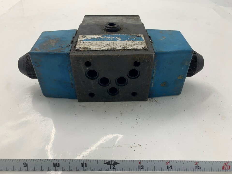 Vickers 02-119590 DG44LW 016C B 60 w/ 868982 110v/50hz .85amp 120v/60hz .69amp