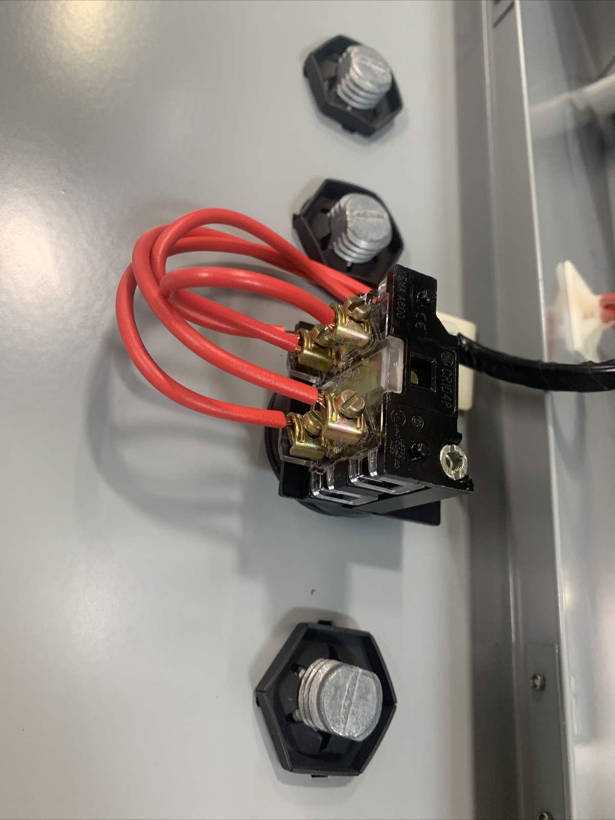 General Electric 463L60AJA14A1 lighting contactor electrically held