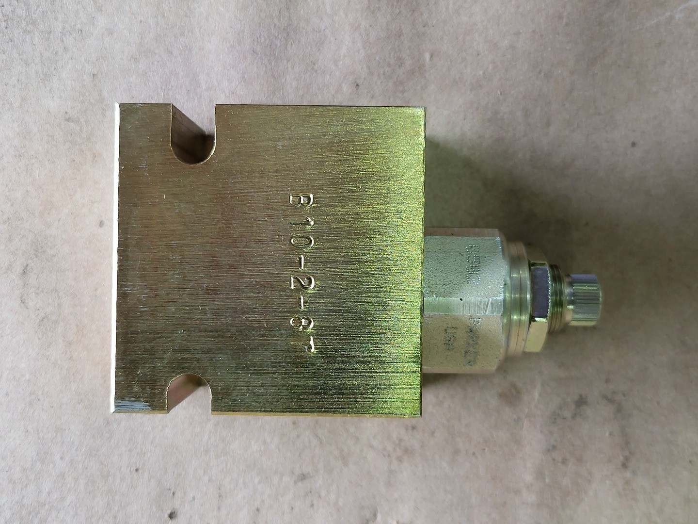 SURPLUS NEW PARKER B10-2-8T Valve Body – Parts & Components