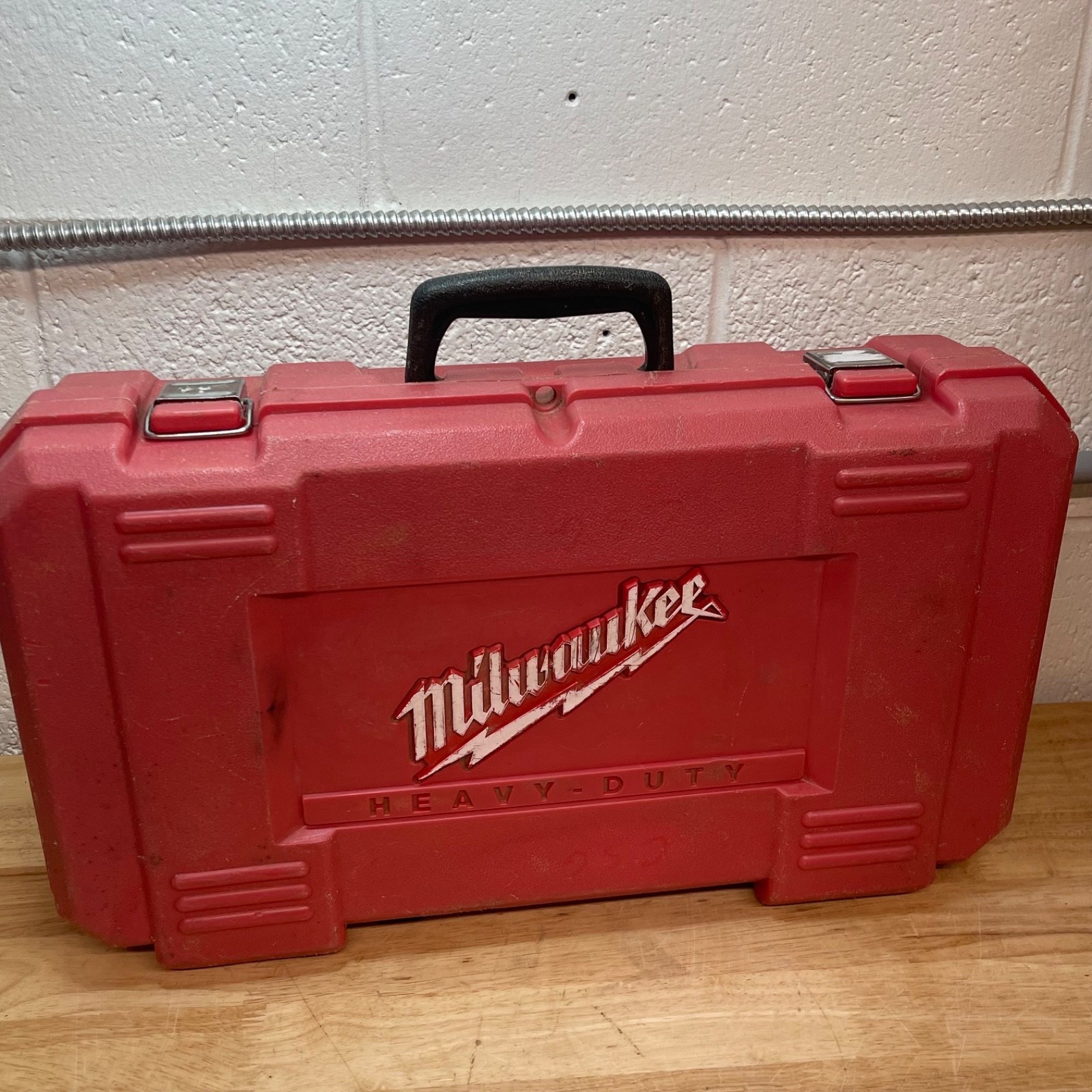 Milwaukee 1107-1 1/2» Corded Right Angle Drill with case