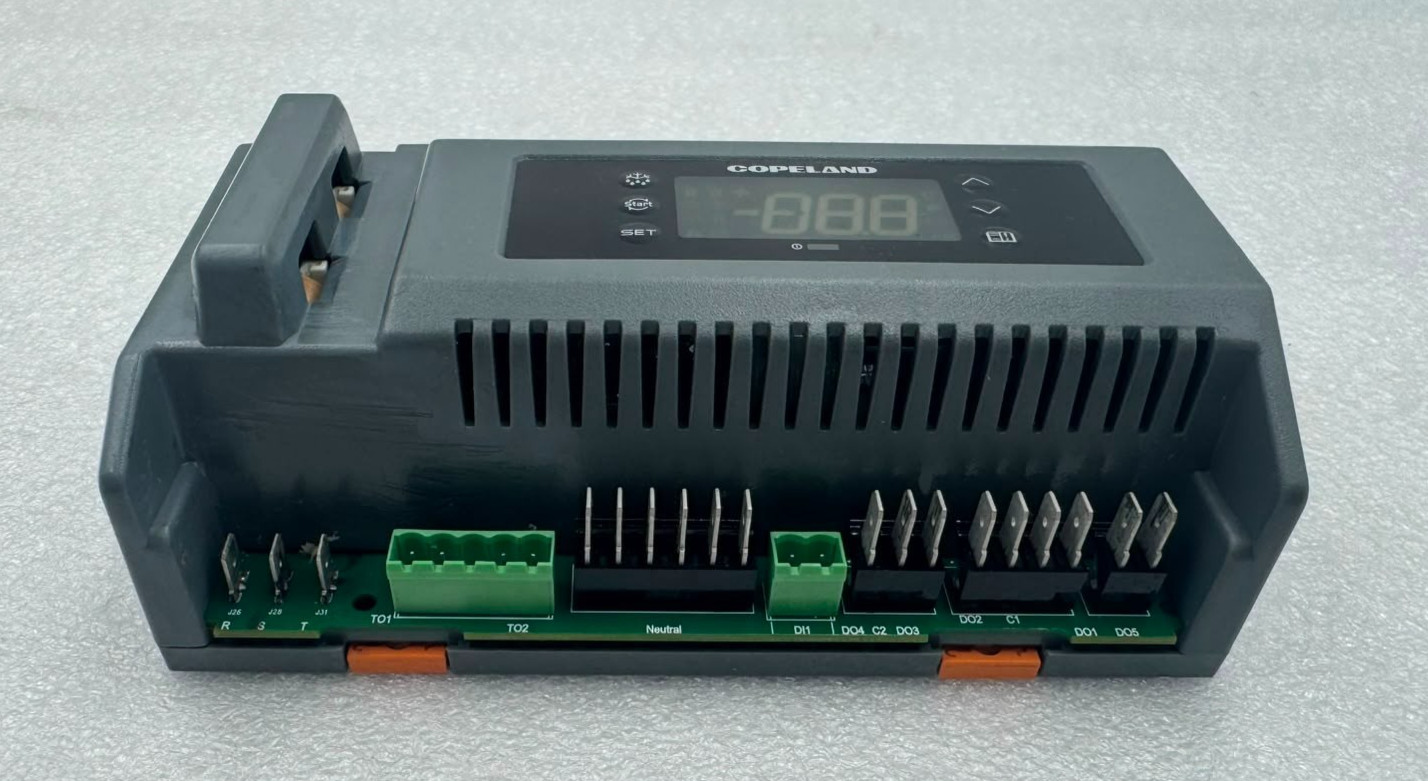 COPELAND XCM25D 543-0220-00 unit controller