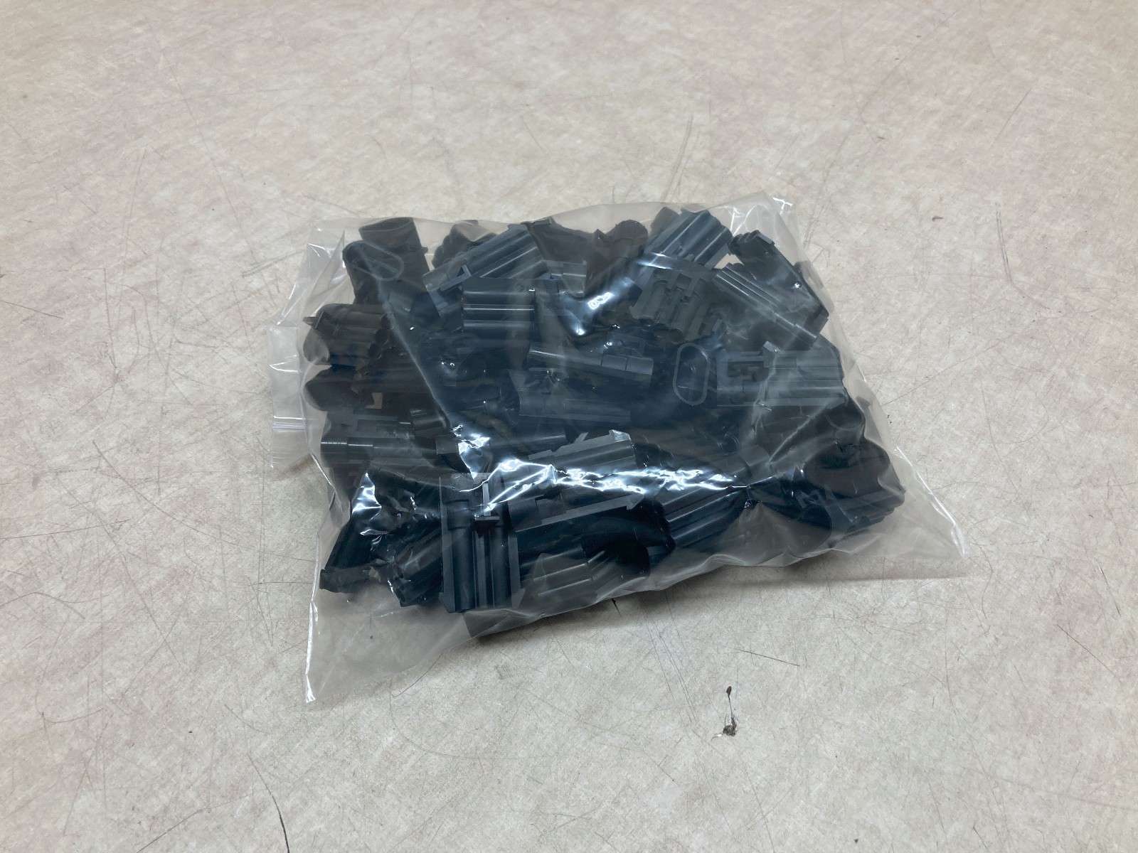 Lot of 70 DELPHI PA66 CONN 3P RCPT MP150 12129615-B