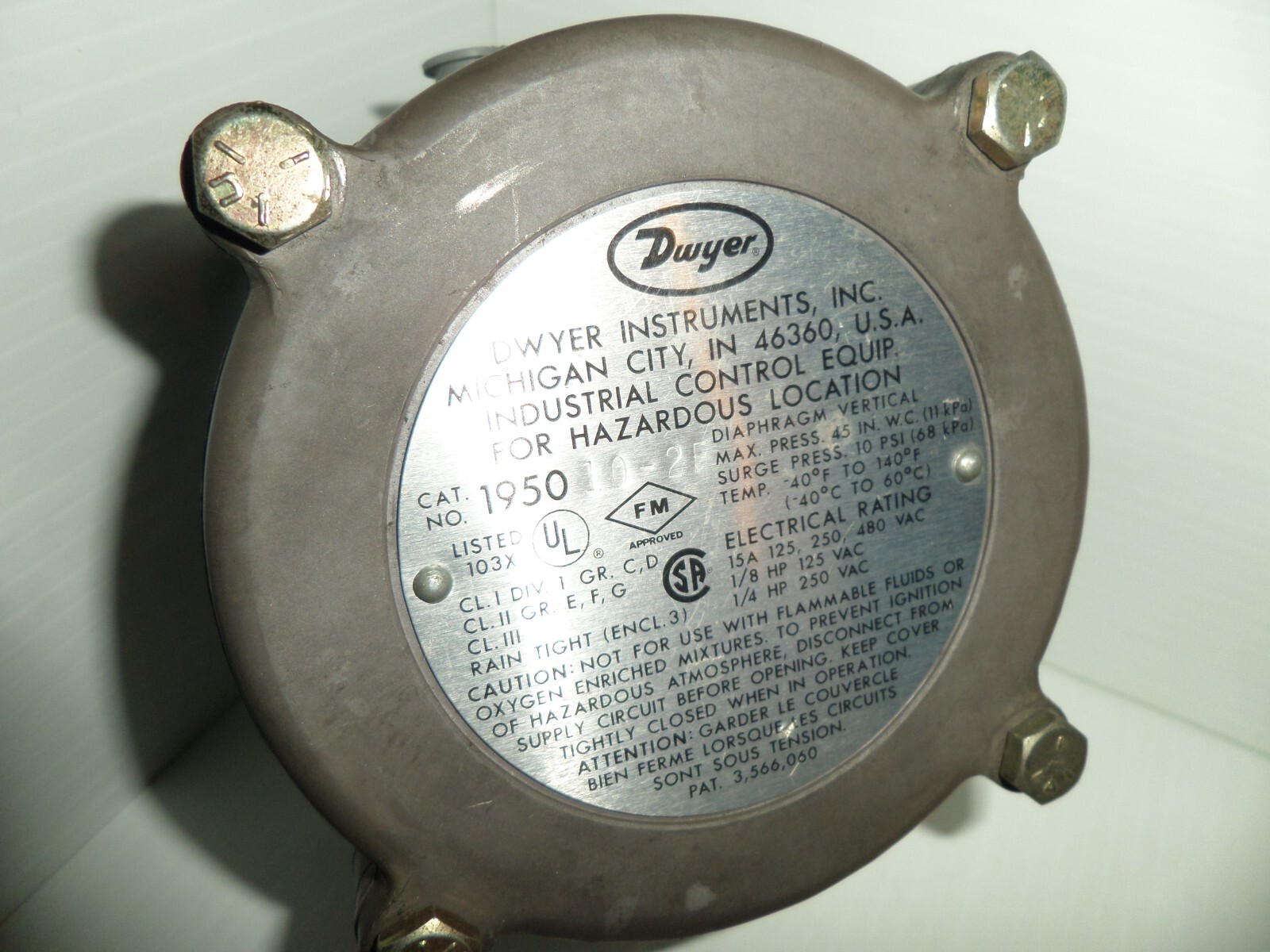 ⭐NEW IN BOX⭐ DWYER 1950-10-2F EXPLOSION PROOF PRESSURE SWITCH Shipped from USA⭐