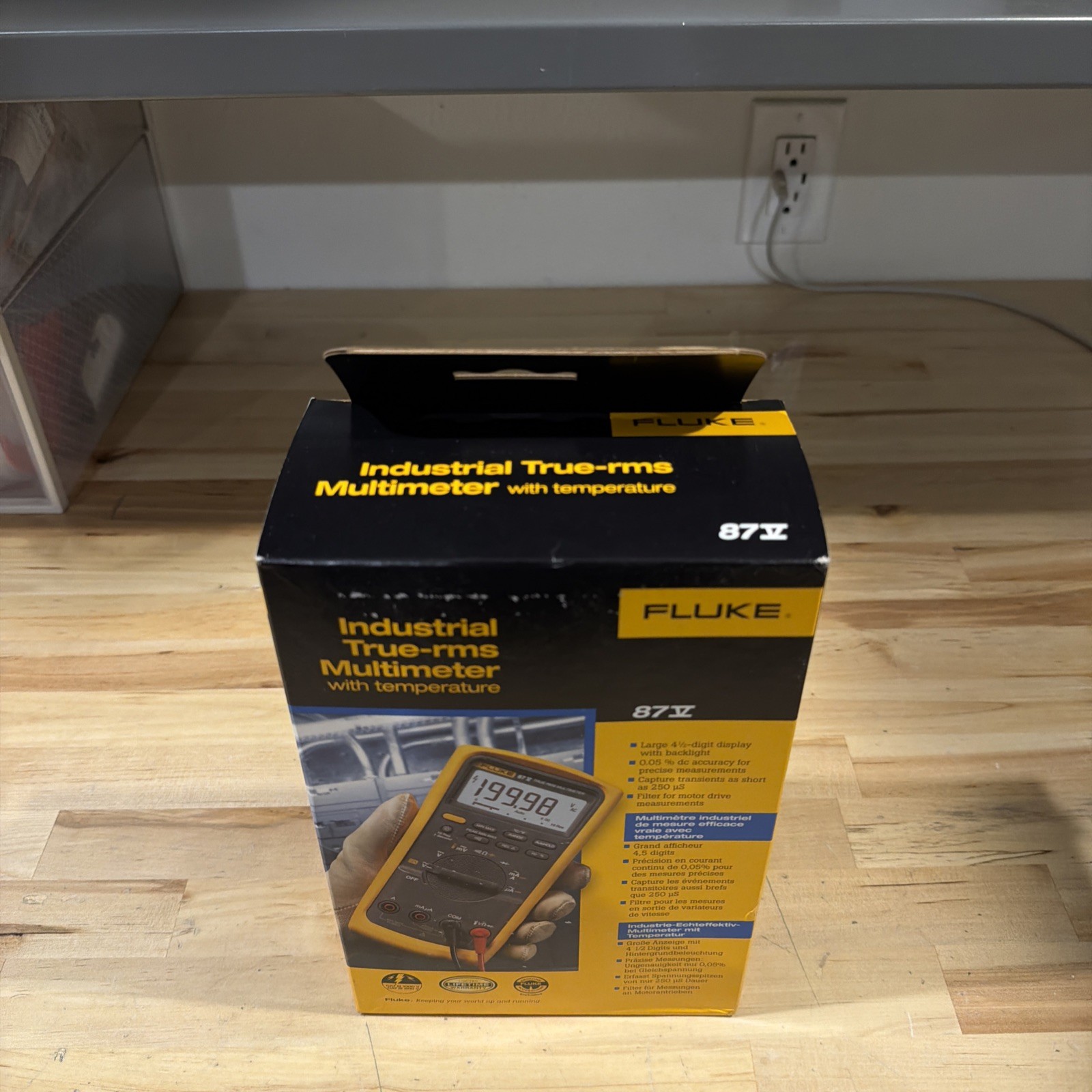 FLUKE 87V TRUE RMS MULTIMETER W/ LEADS (SHIPS FAST)