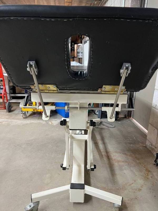 Dynatronics 970 Series Electric Treatment Table – 3‑Section | Chiro| USA‑Made