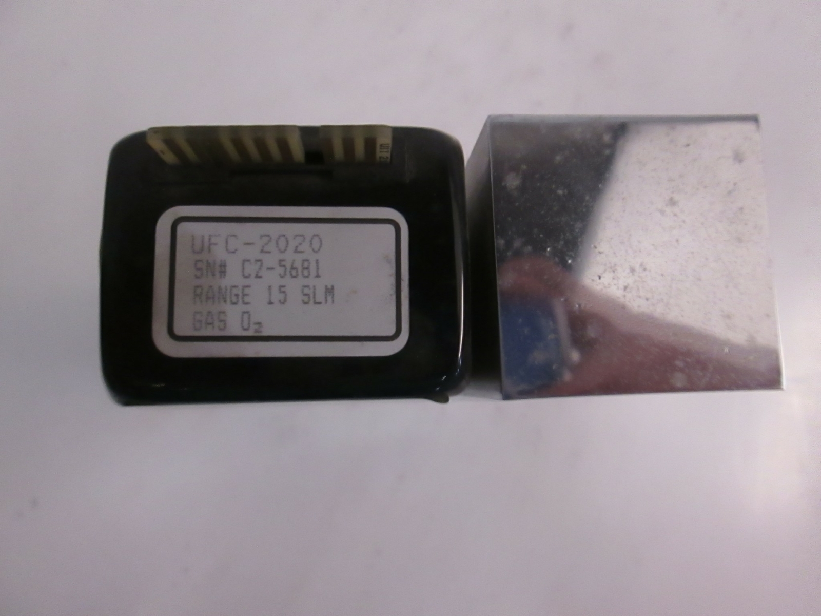 Unit UFC-2020 Mass Flow Controller, O2, 15 SLM, 1/4″ MVCR, Used