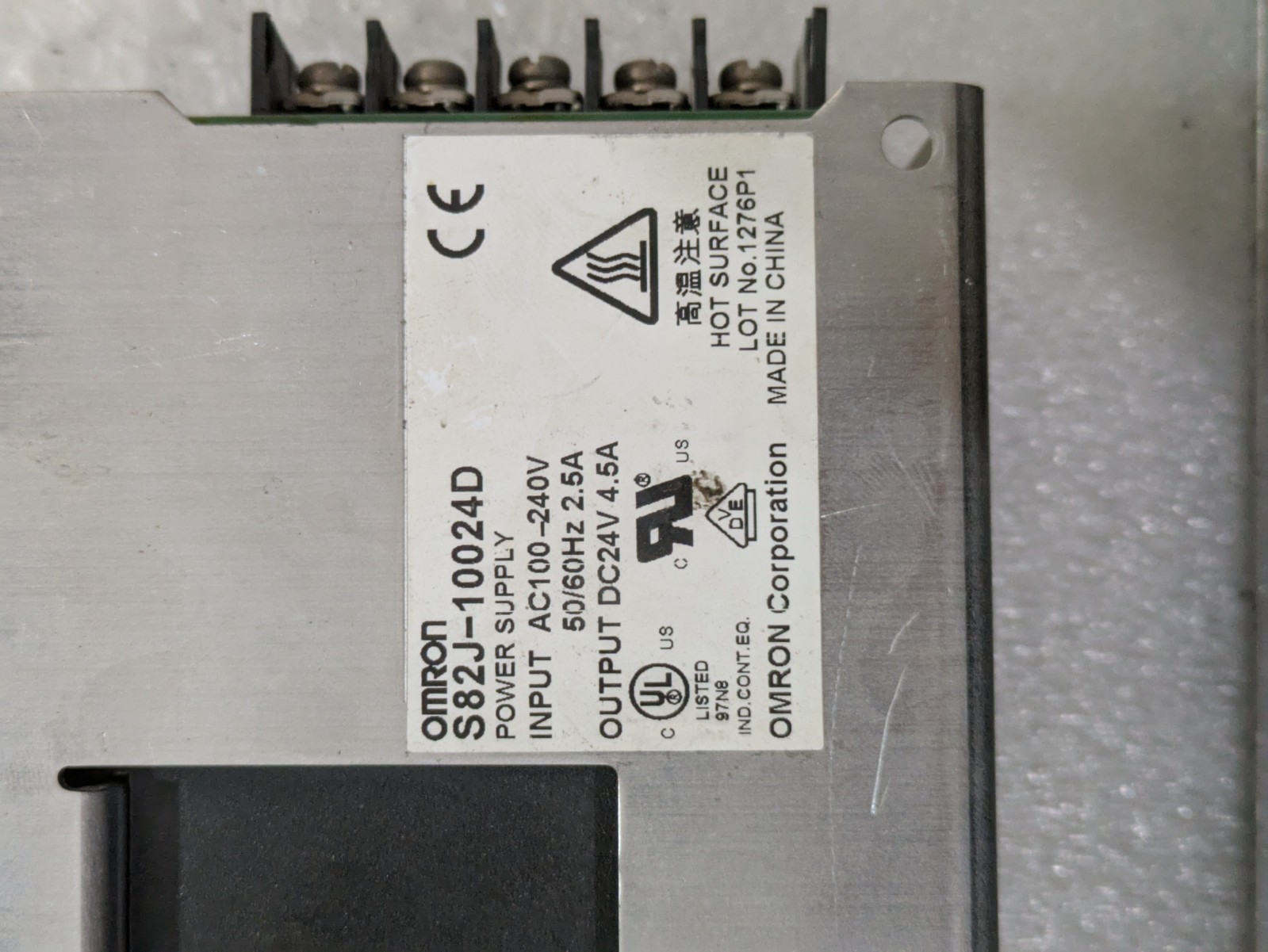 OMRON S82J-10024D AC100-240V50/60Hz 2.5A DC24V 4.5A