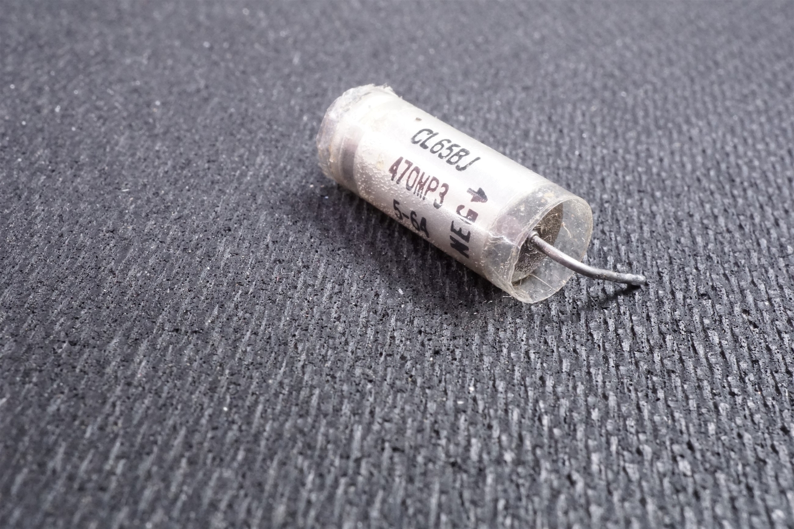 CL65BJ470MP3 GE Wet Tantalum Capacitor 50V 47uF 20% Axial *USED*