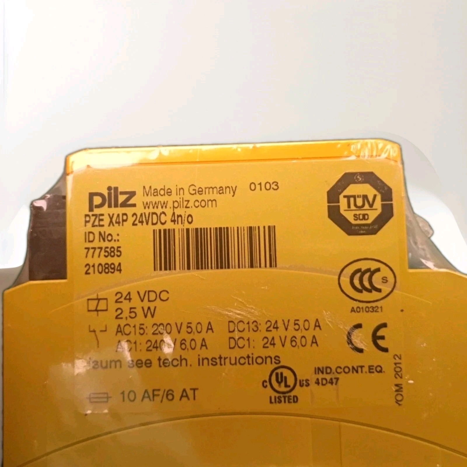 Pilz PZE X4P Safety Relay PN 777585 *NEW*FREE SHIPPING*