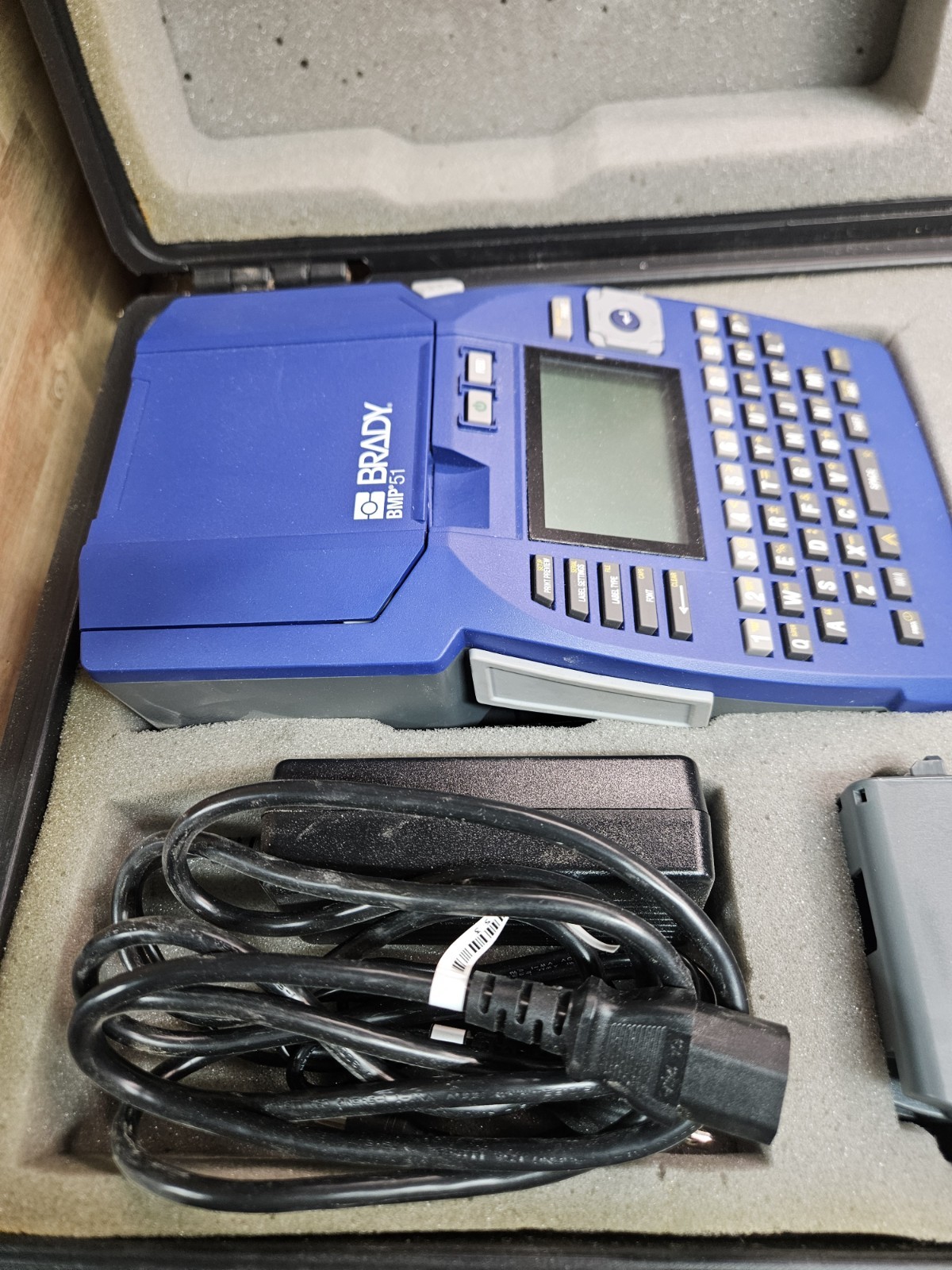 ​Brady BMP51 Portable Thermal Thermal Label Printer Industrial Bundle W/ Case