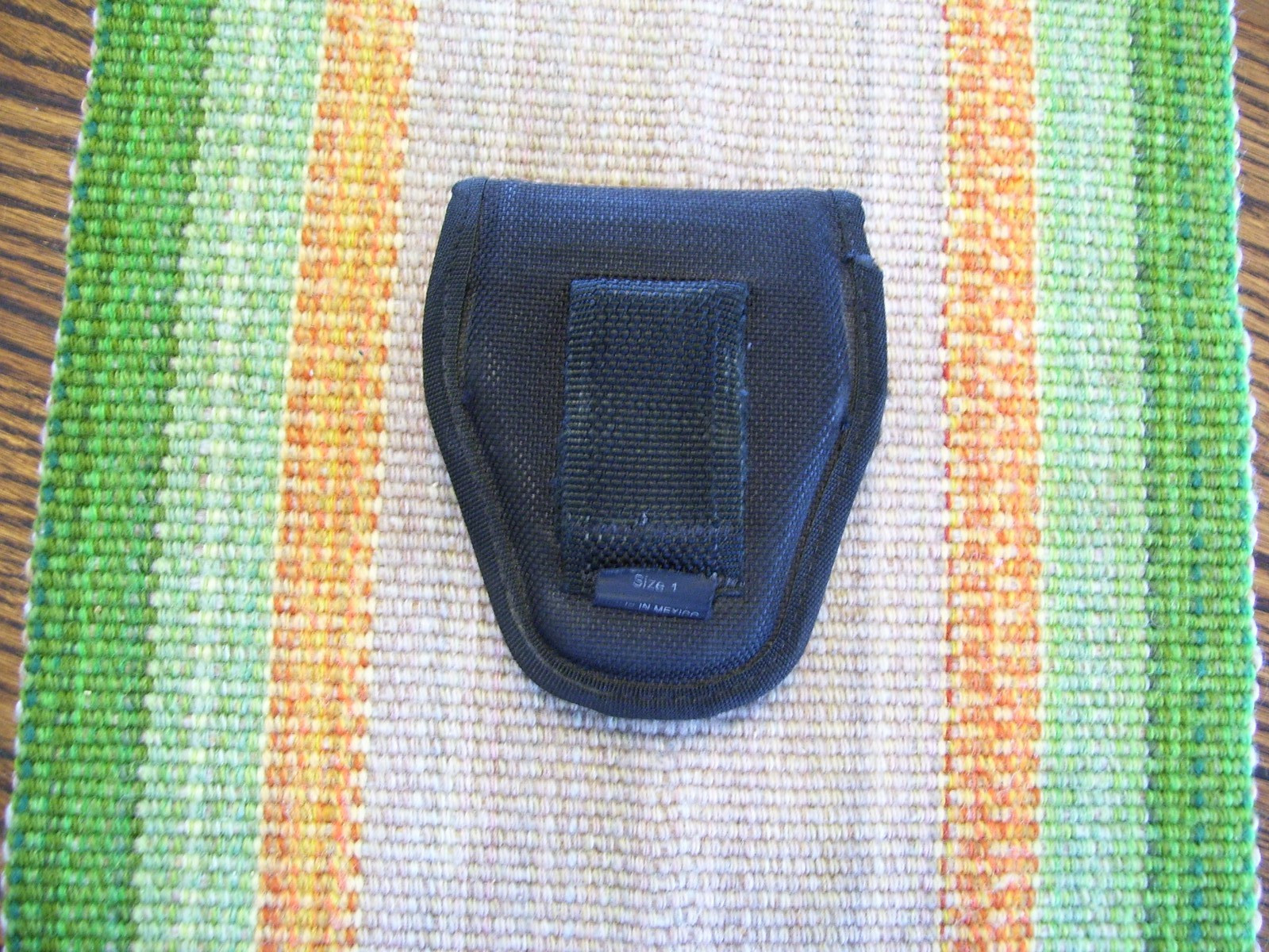 Bianchi AccuMold Sz 1 Blk Nylon Hidden Snap Covered Handcuff Case Holder Holster