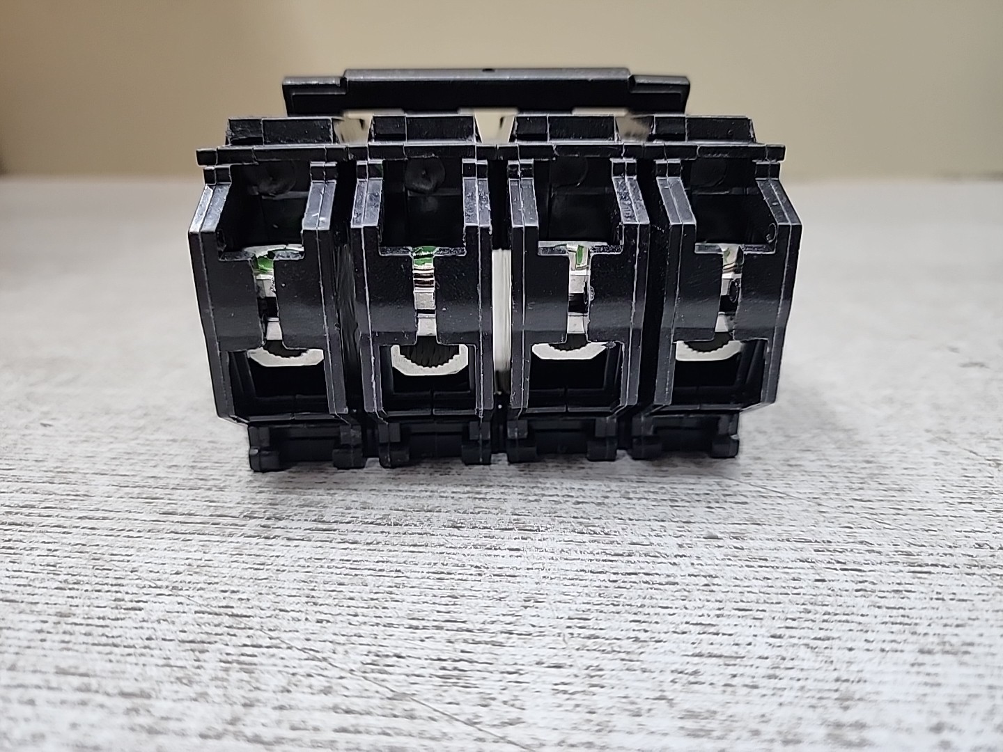 GE THQMV200WL 200 Amp 120/240 Volt 2-Pole Plug-In Mount  Main Circuit Breaker