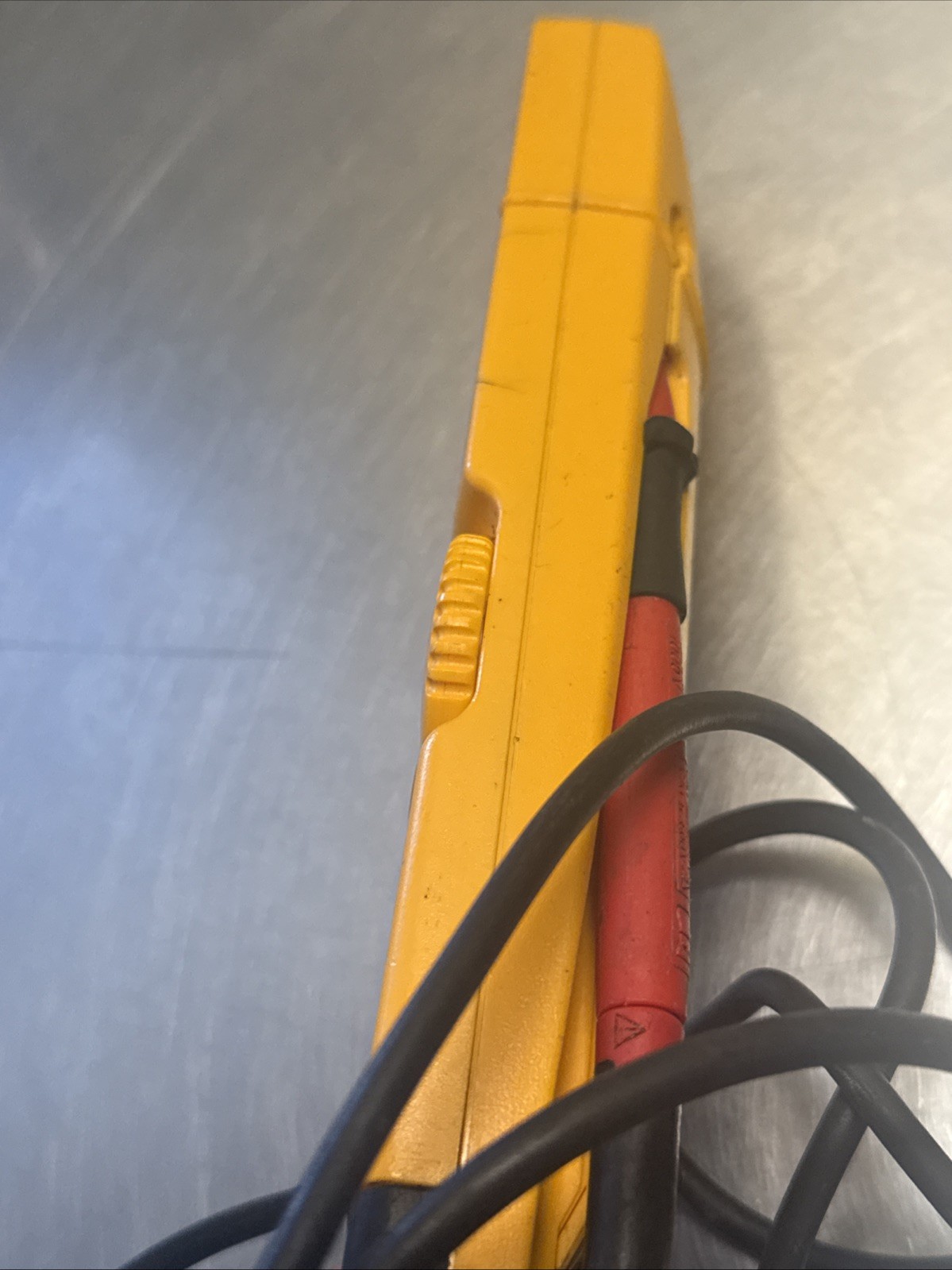 Fluke T5-600 Tester 1000V 600V Cat IV III AC DC Ohms 100A Leads Works automatic