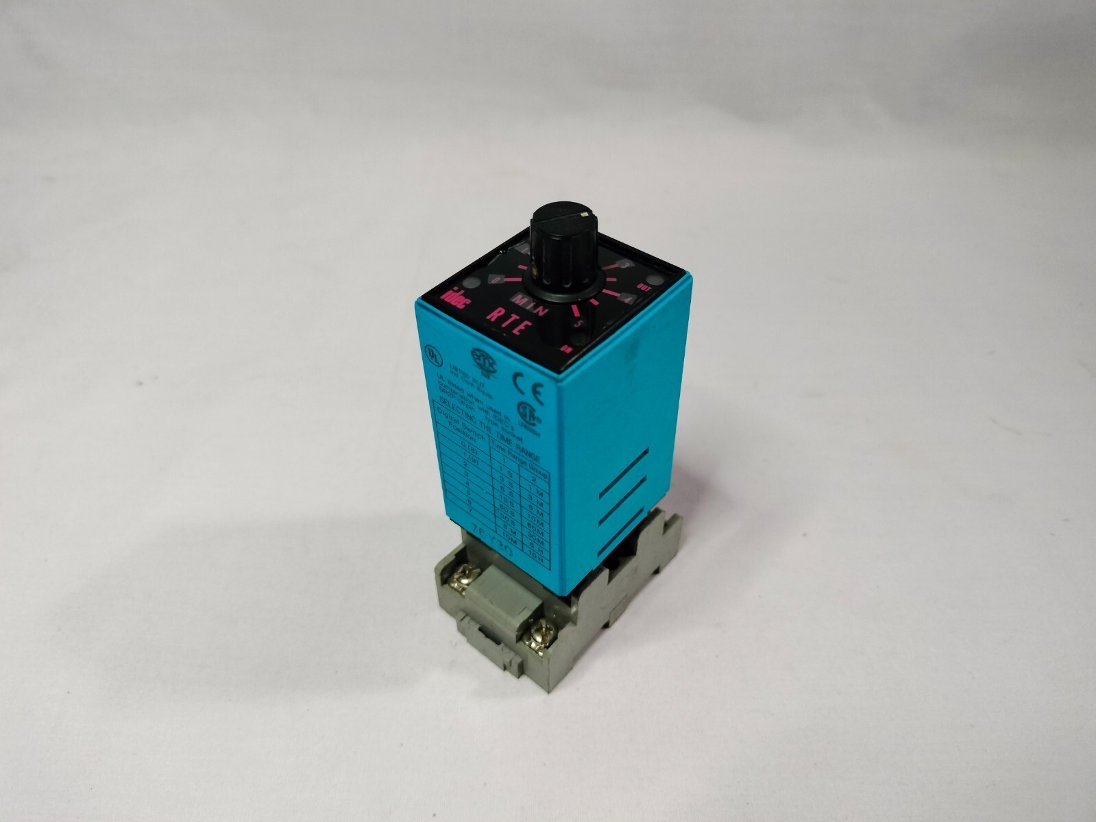 Idec RTE-P11 RTEP11 Electronic Timer 120VAC/240VAC with Socket Base