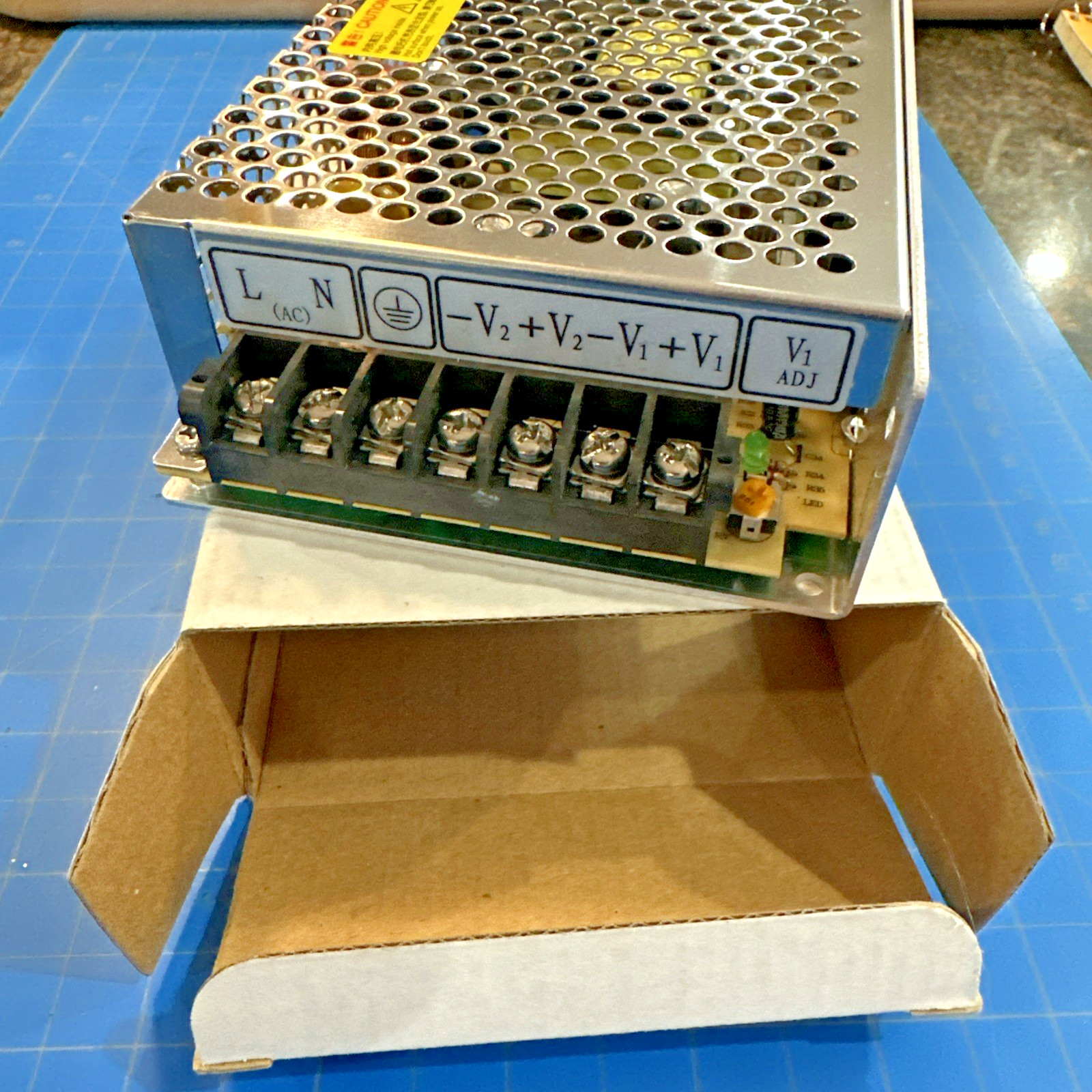 Hengfu Switching Power Supply 220v & DC Output HF55W-D-M Box New