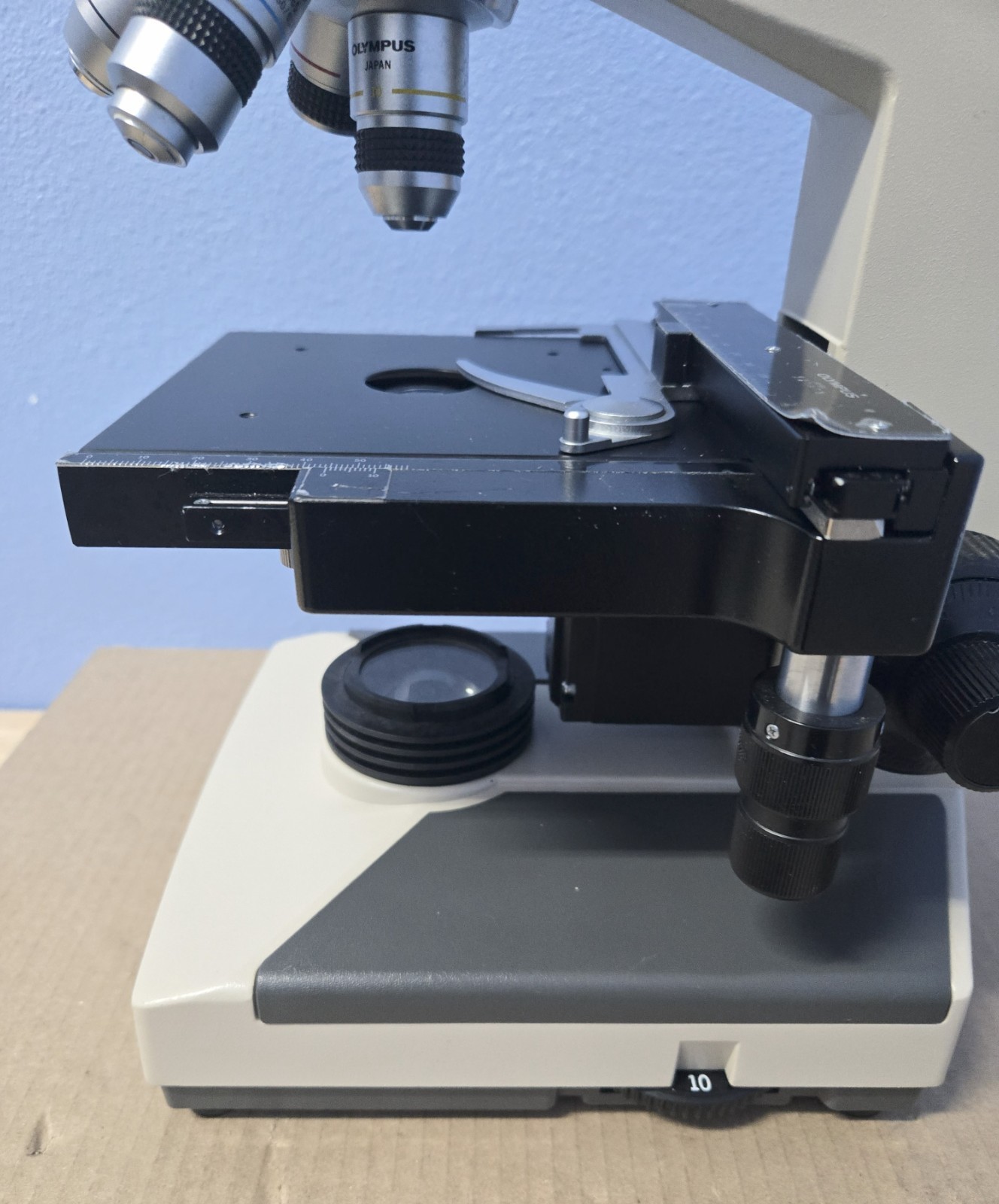 Olympus CH-2, CHT Microscope with objectives 4 X 10X 40X 100X (007)