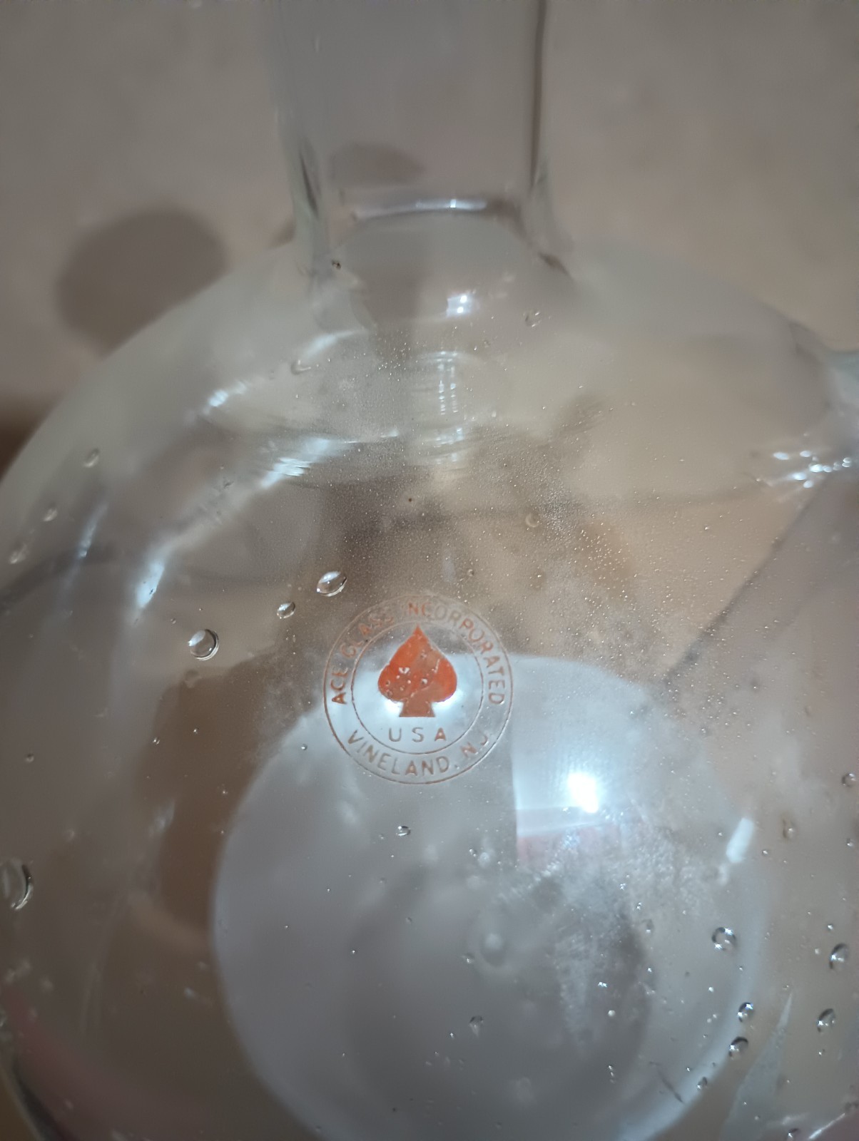 PYREX 2000 ML ROUND BOTTOM FLASK WITH THERMOMETER WELL