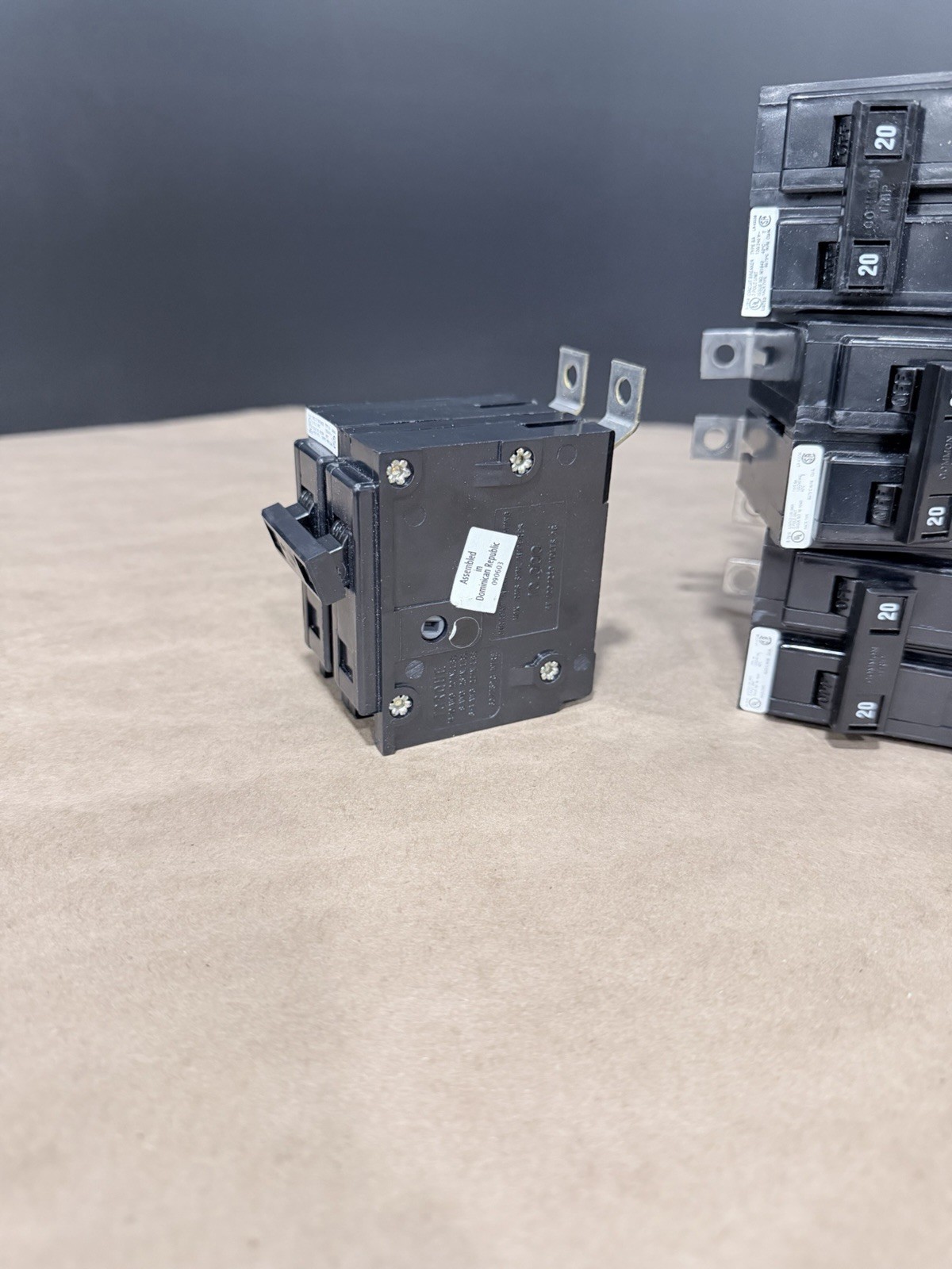Eaton / Cutler Hammer BAB2020 Thermal Magnetic Circuit Breaker 20A 120/240V