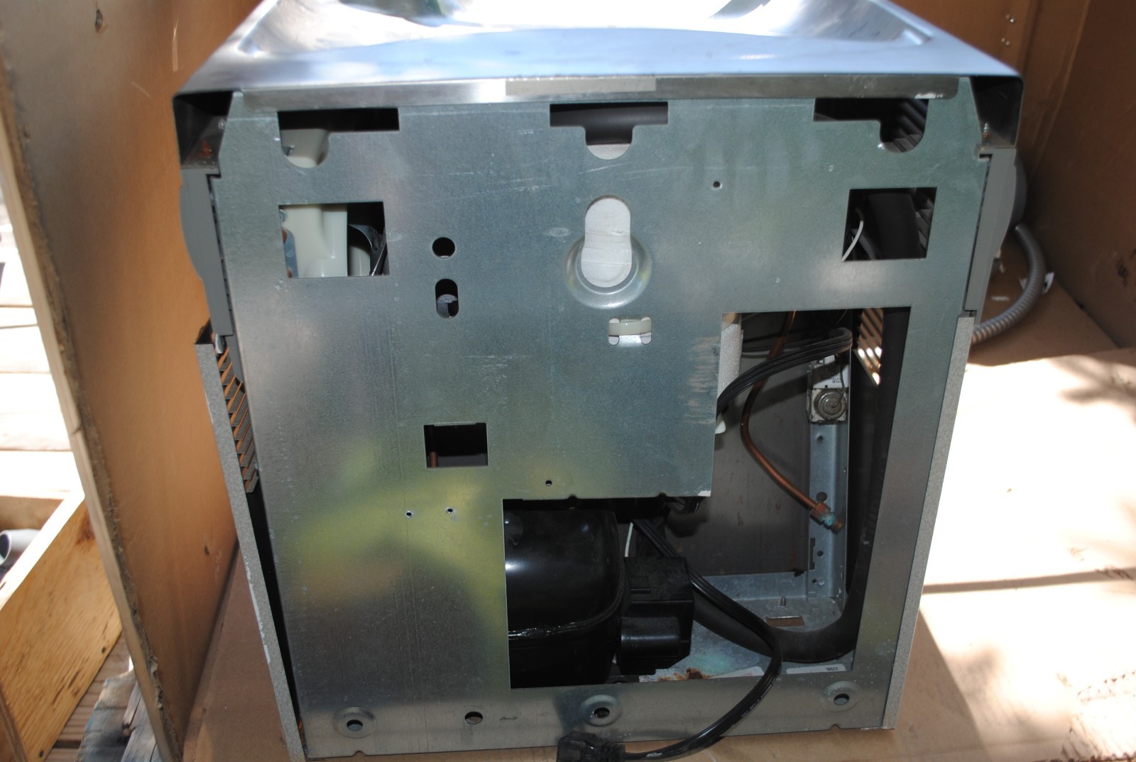 ELKAY EZFS8 1C WALL MOUNTED REFRIGERATED DRINKING FOUNTAIN