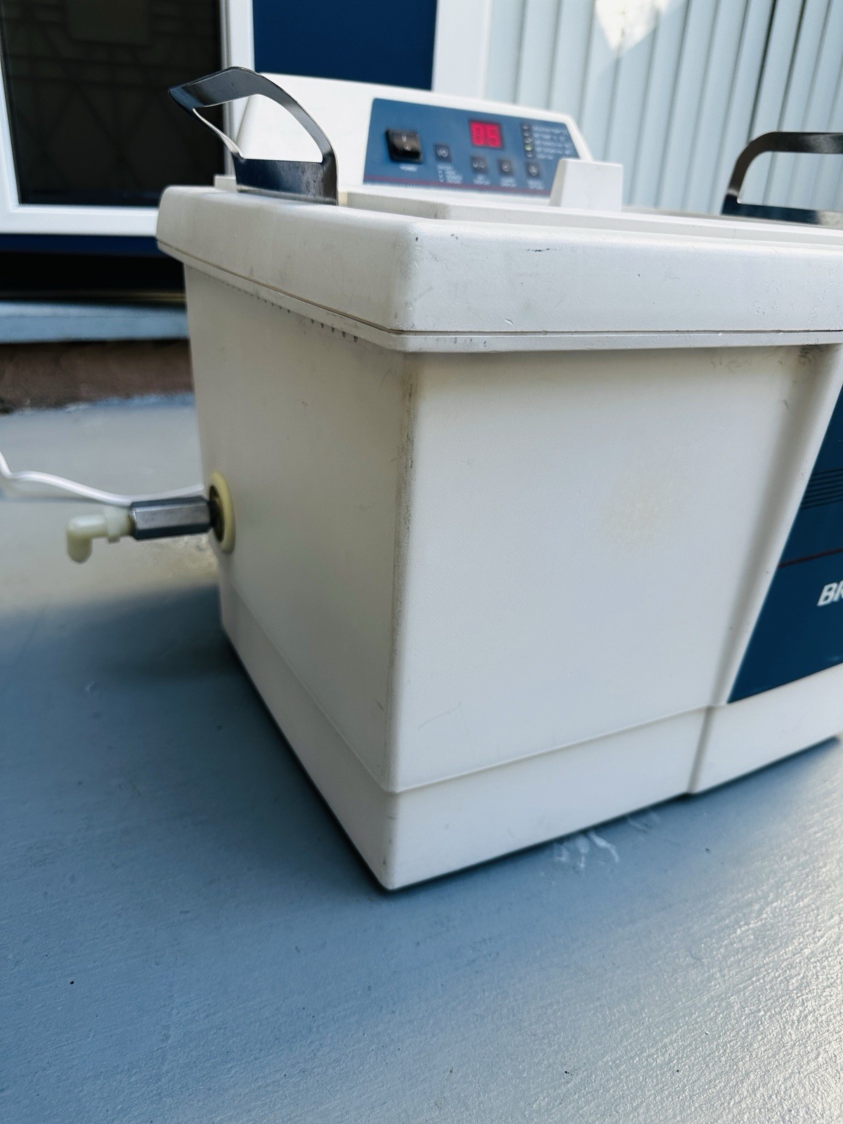 Branson 5510R-DTH Ultrasonic Cleaner Heated Bath & Timer. Working