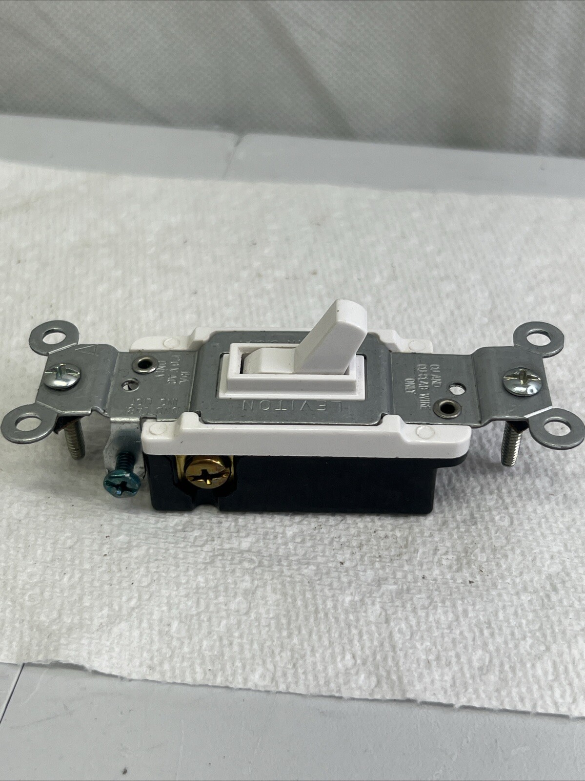Leviton 1453-2WS 3-Way 15 Amp Quite Toggle Switch with Ground – White