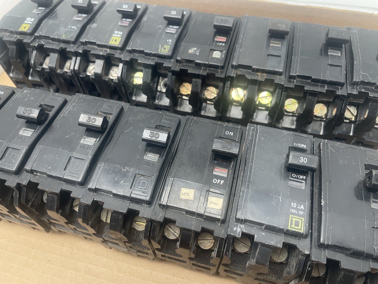 LOT (17) SQUARE D QO230 QO240 QO250 QO260 CIRCUIT BREAKER LOT 2 POLE PLUG-IN