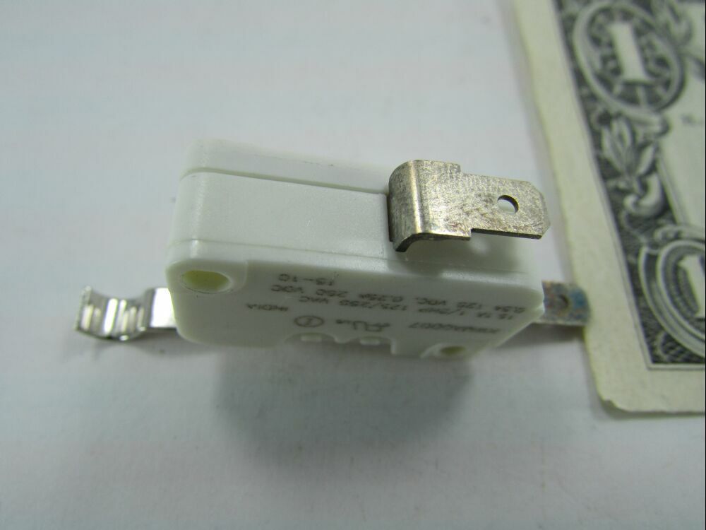 Lot 10 Cherry Lever Micro Switches 15A 125VAC/250VAC .5 HP, .5A 125VDC KWMA0007