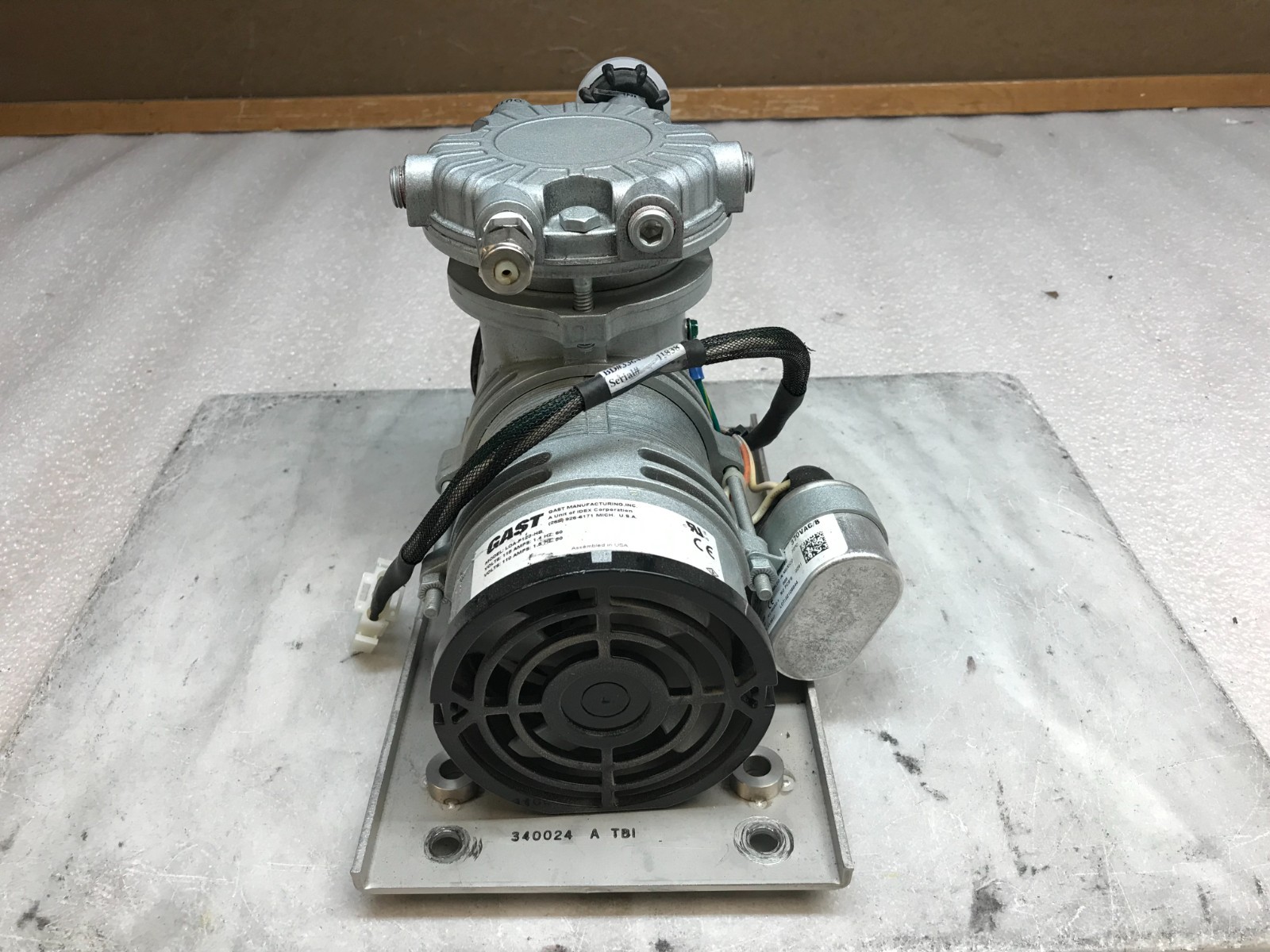 Gast LOA-P123-HB Rocking Piston Pump 115/110V VAC 1.4/1.5A 60/50H Air Compressor