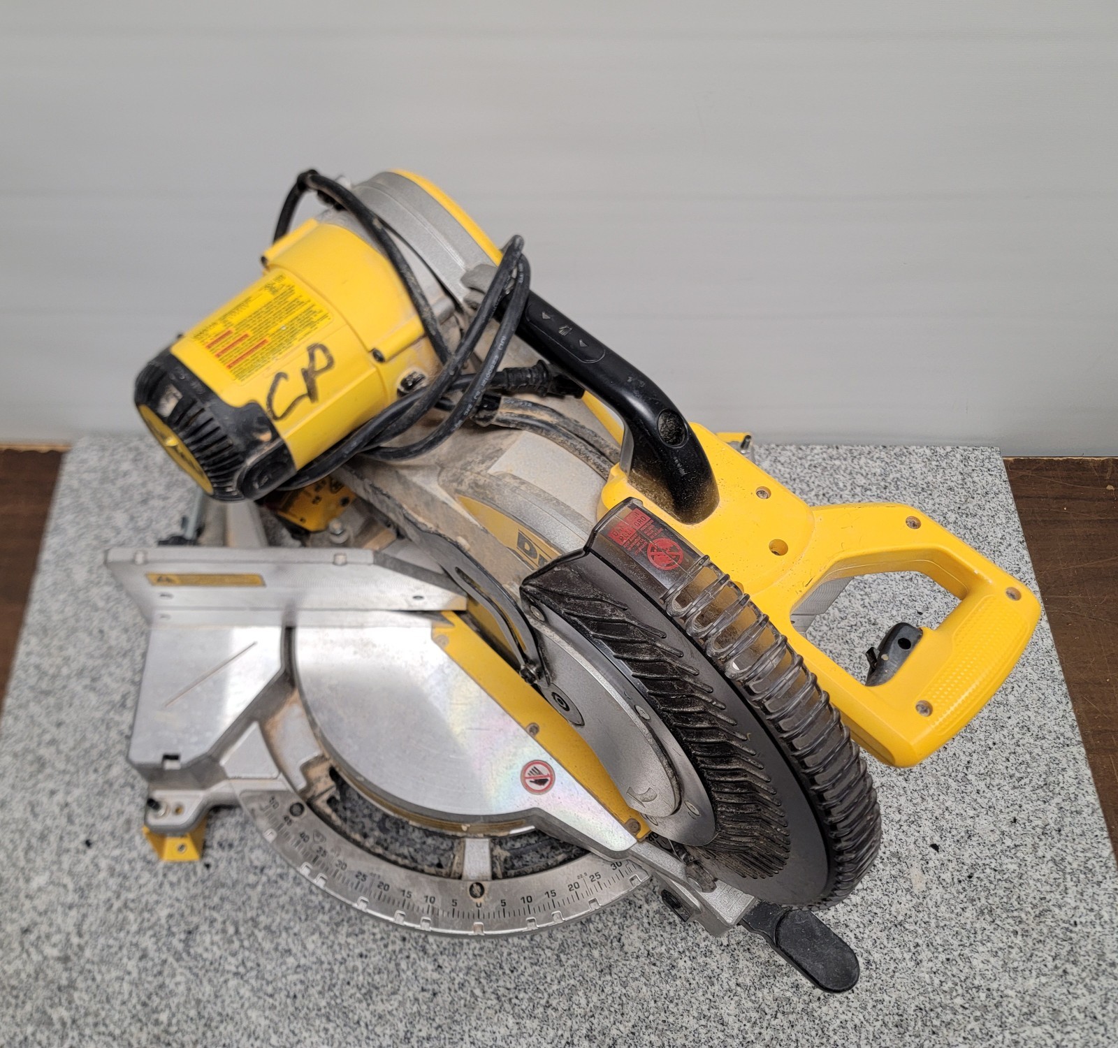 DEWALT DWS716R 15A 2-Bevel 12″ Corded Compound Miter Saw LOCAL PICKUP ONLY