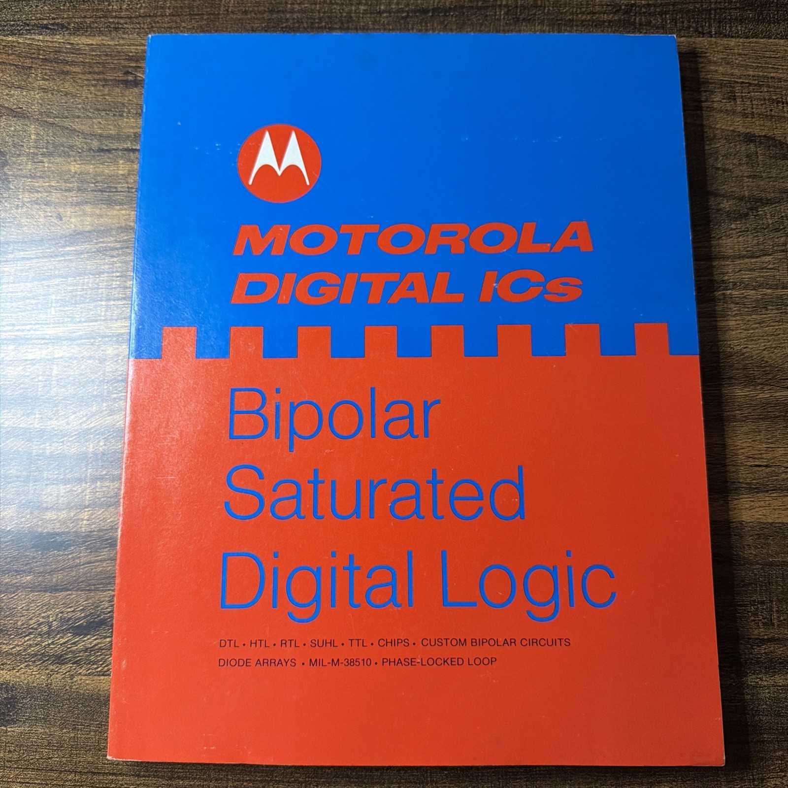 BiPolar Saturated Digital Logic Book by Motorola ICs 1976 Excellent Condition