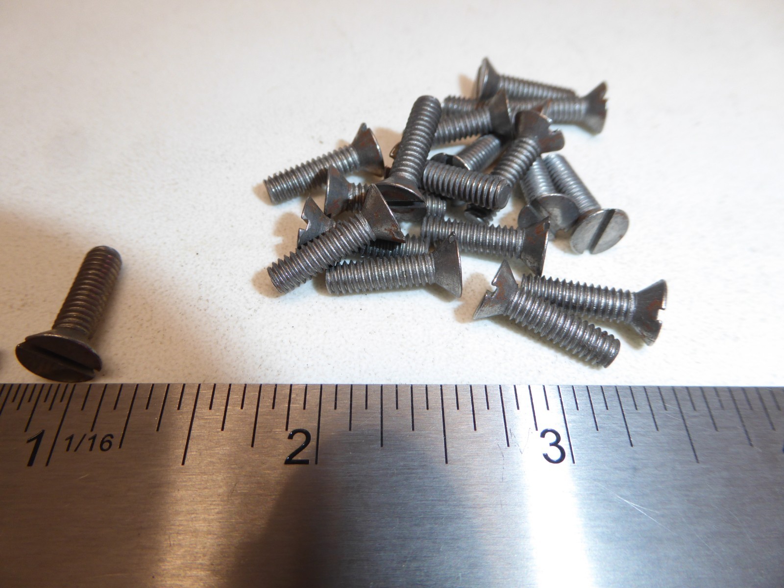 8-32 x 5/8″ Flat Head Steel Slotted Machine Screw VINTAGE! USA made! NEW! Qty 20
