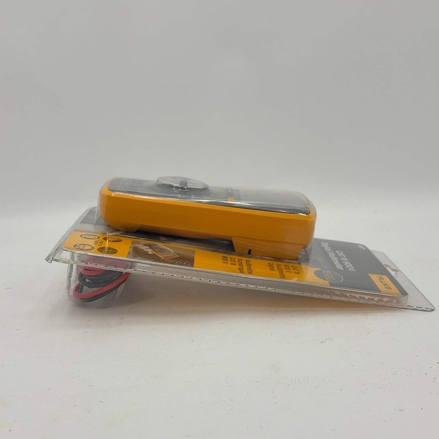 New Fluke 15B+ 600V CAT III 600V Digital Multimeter