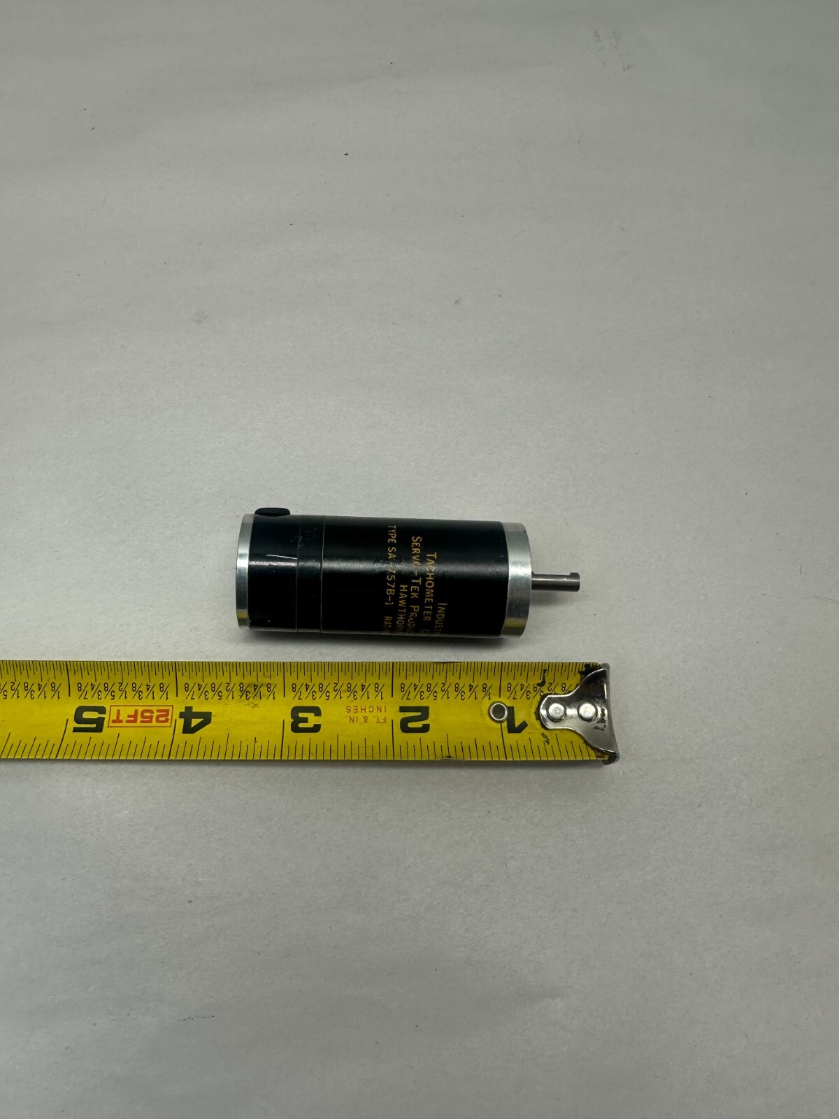Servo-Tek SA-757B-1 Industrial Tachometer Generator, 1000RPM, 20.8V