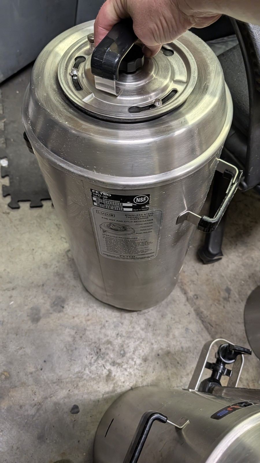 Fetco TPD-30 Luxus 3 Gal Coffee Dispenser. Free Shipping for Most!!