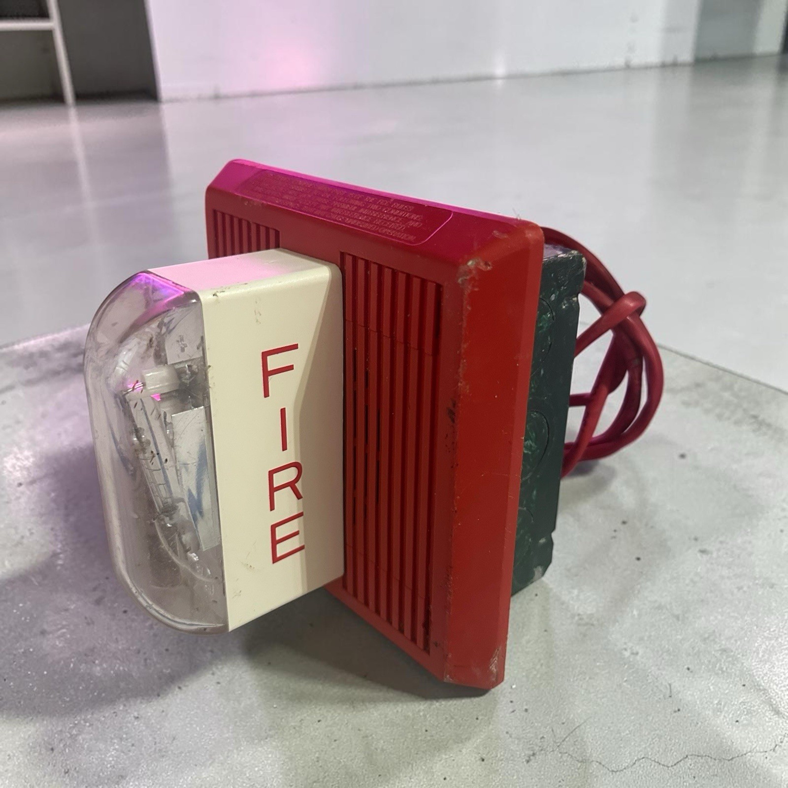 Wheelock MT-24-SLM Fire Alarm Horn Strobe 20-31VDC 15cd Red Wall Mount *READ*