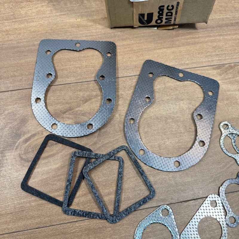 New ONAN OEM NOS GASKET KIT WITH VALVE SEALS / 0168-0189 168-0189